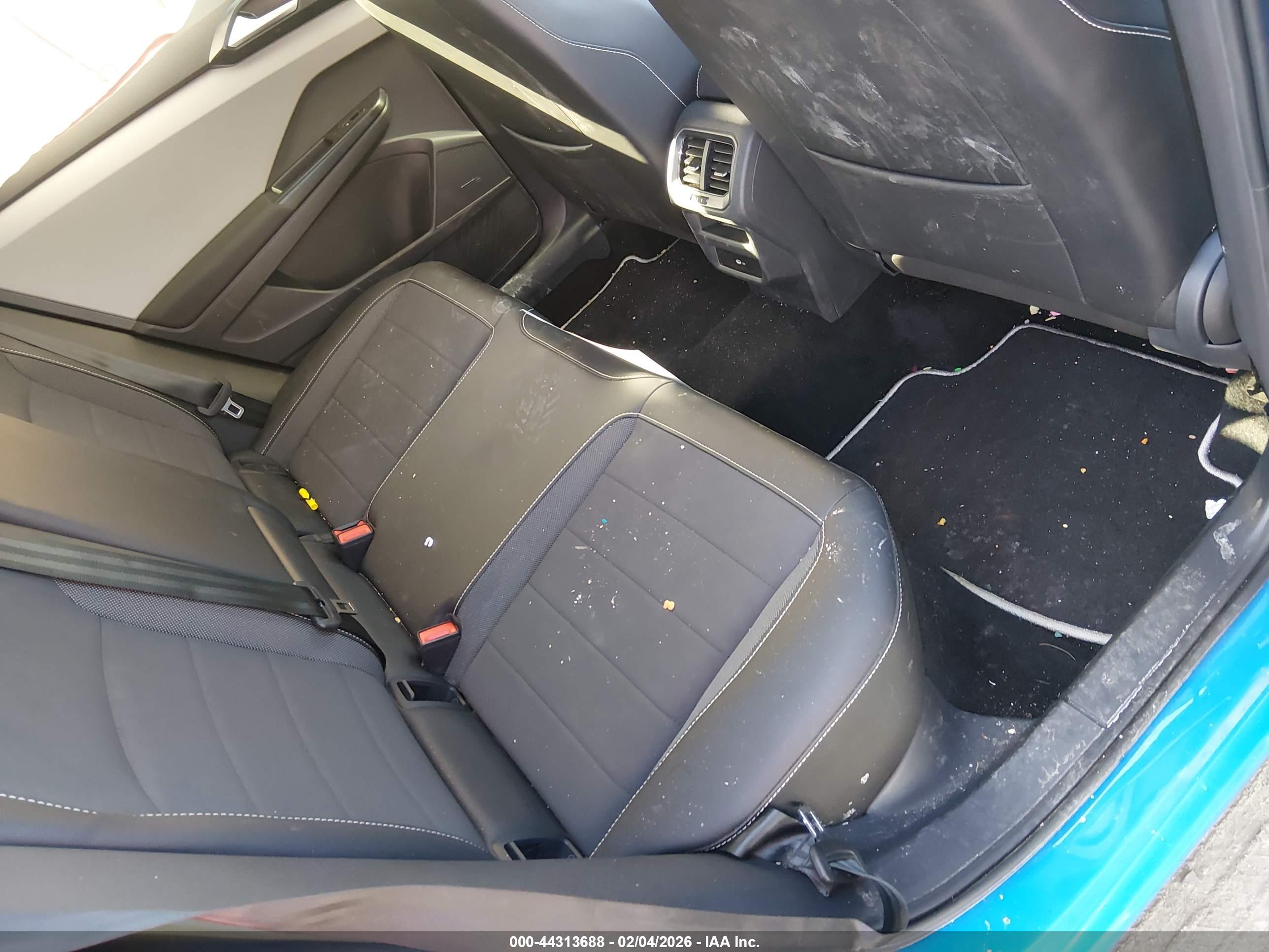 VOLKSWAGEN TAOS image 8