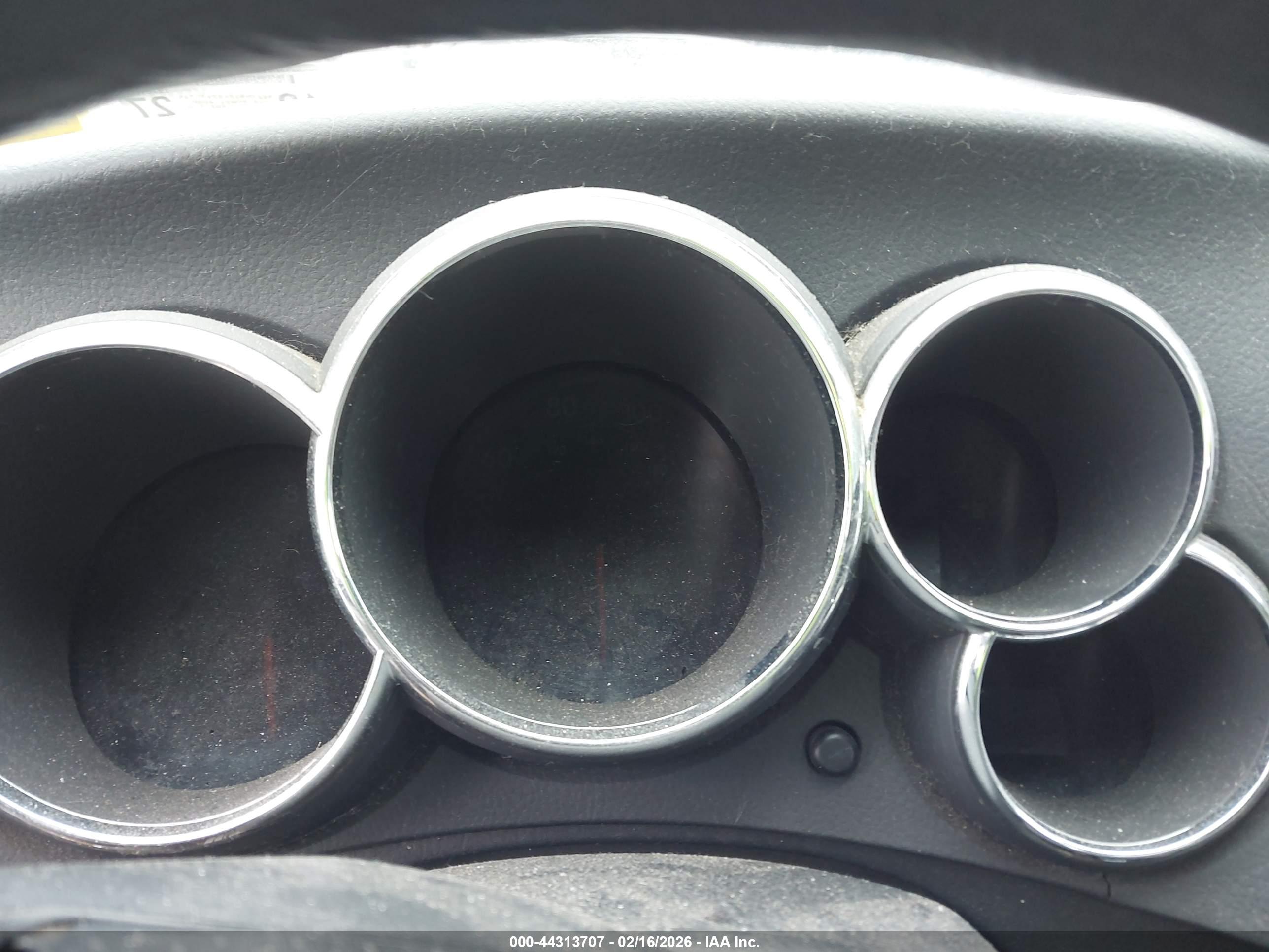 PONTIAC VIBE image 7