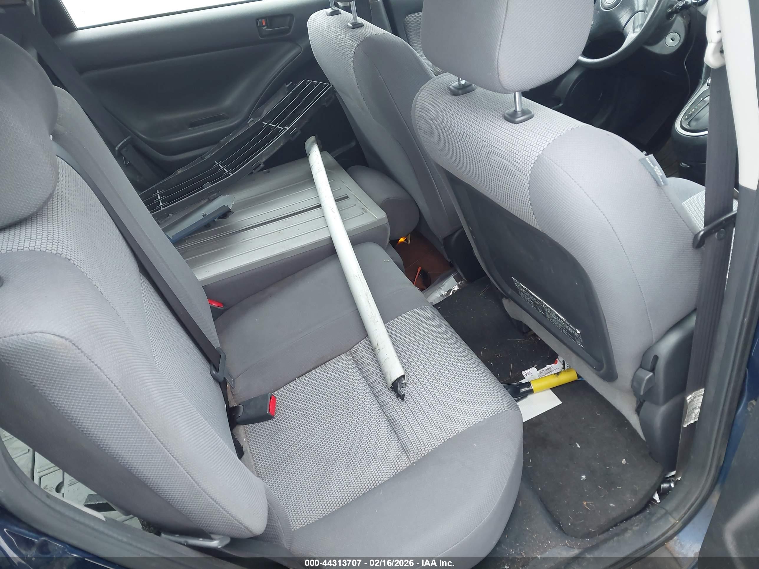 PONTIAC VIBE image 8