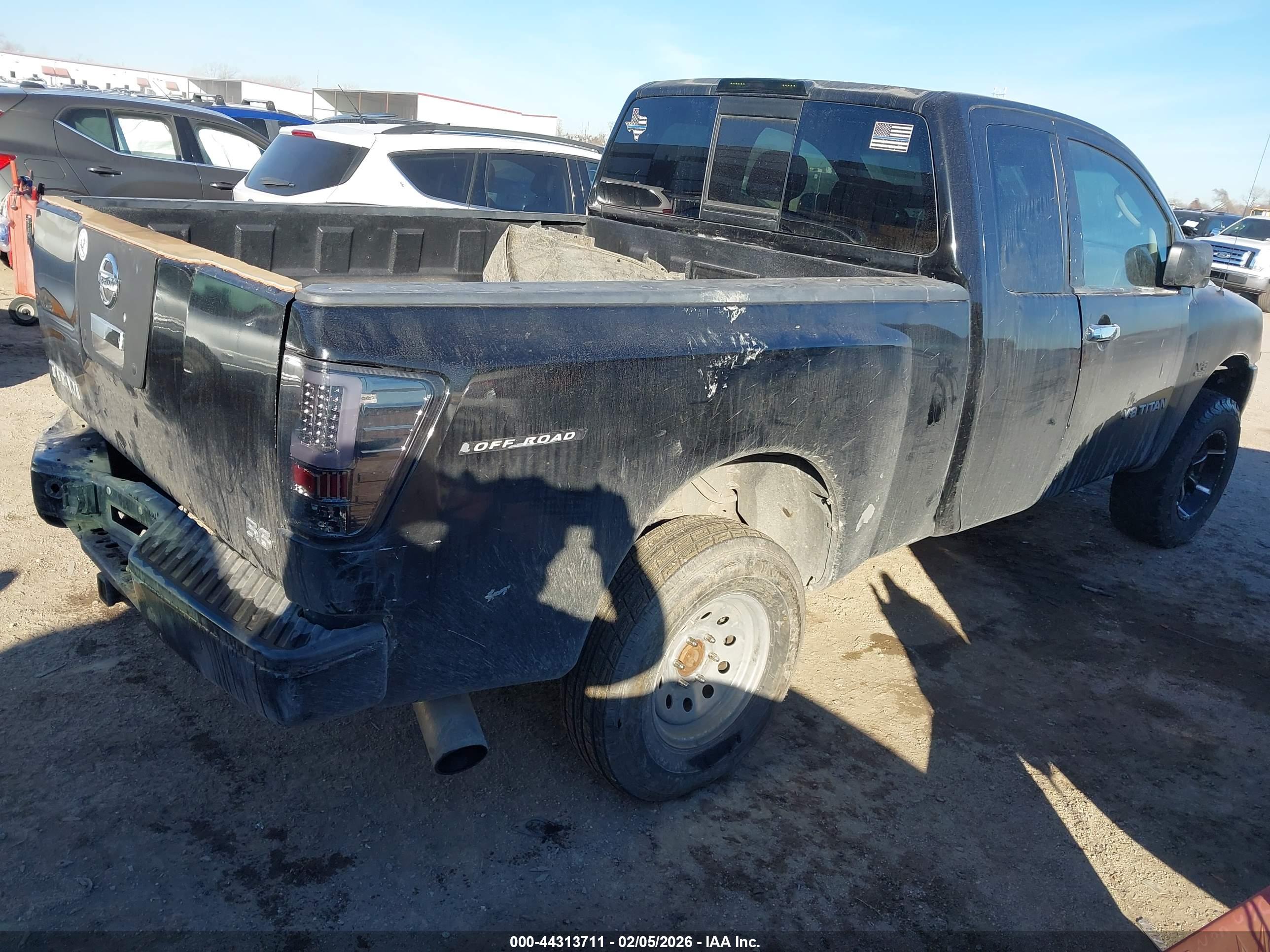 NISSAN TITAN image 4