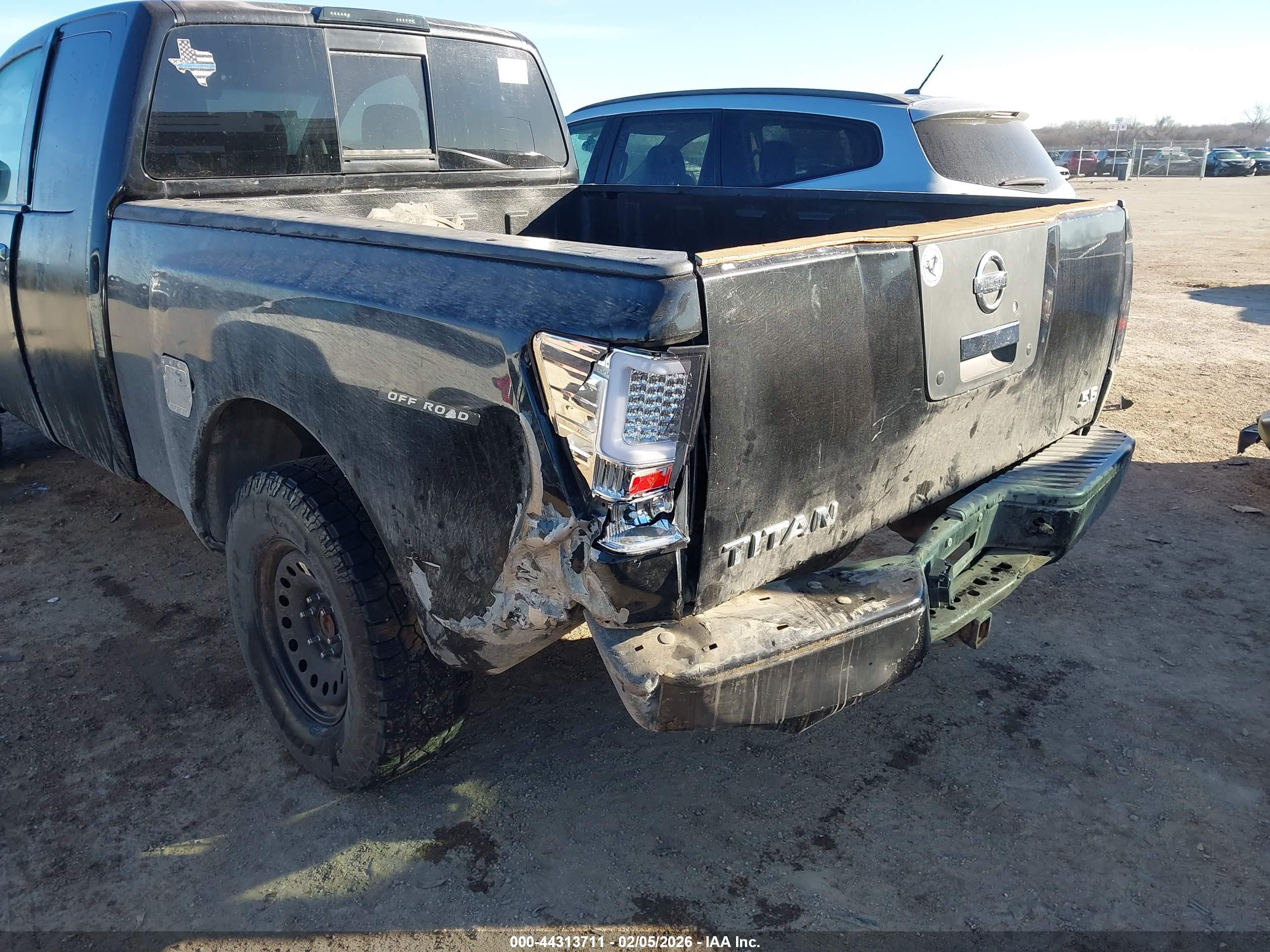 NISSAN TITAN image 6