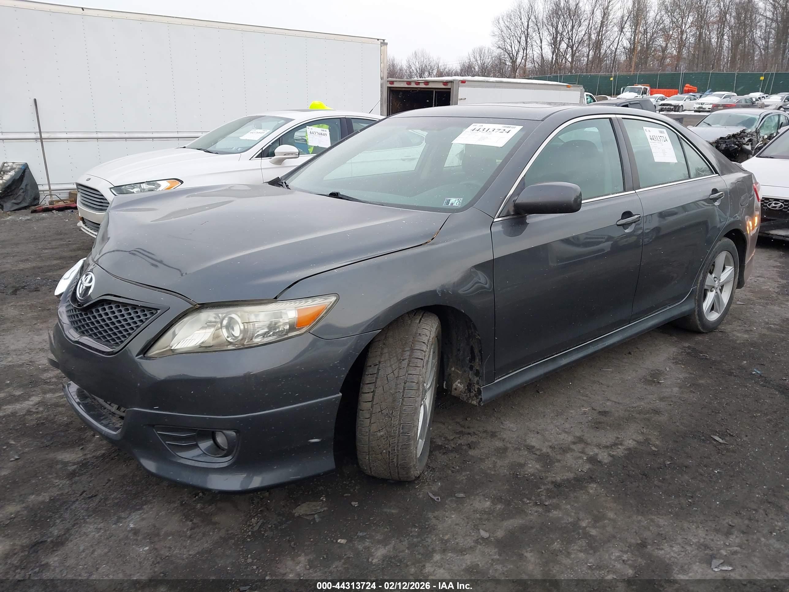 TOYOTA CAMRY image 2