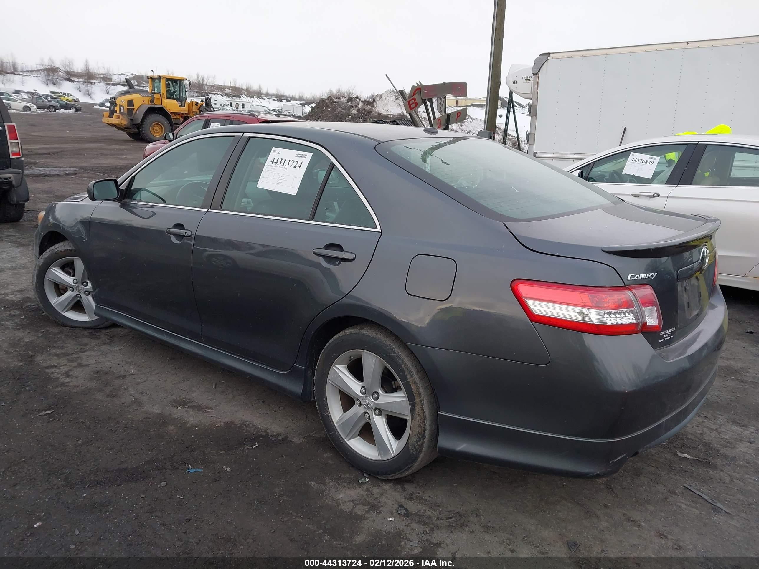 TOYOTA CAMRY image 3