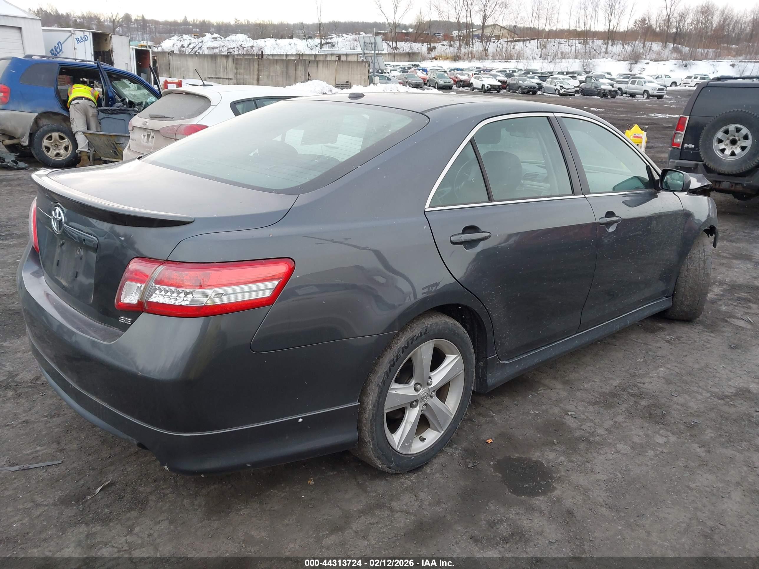 TOYOTA CAMRY image 4