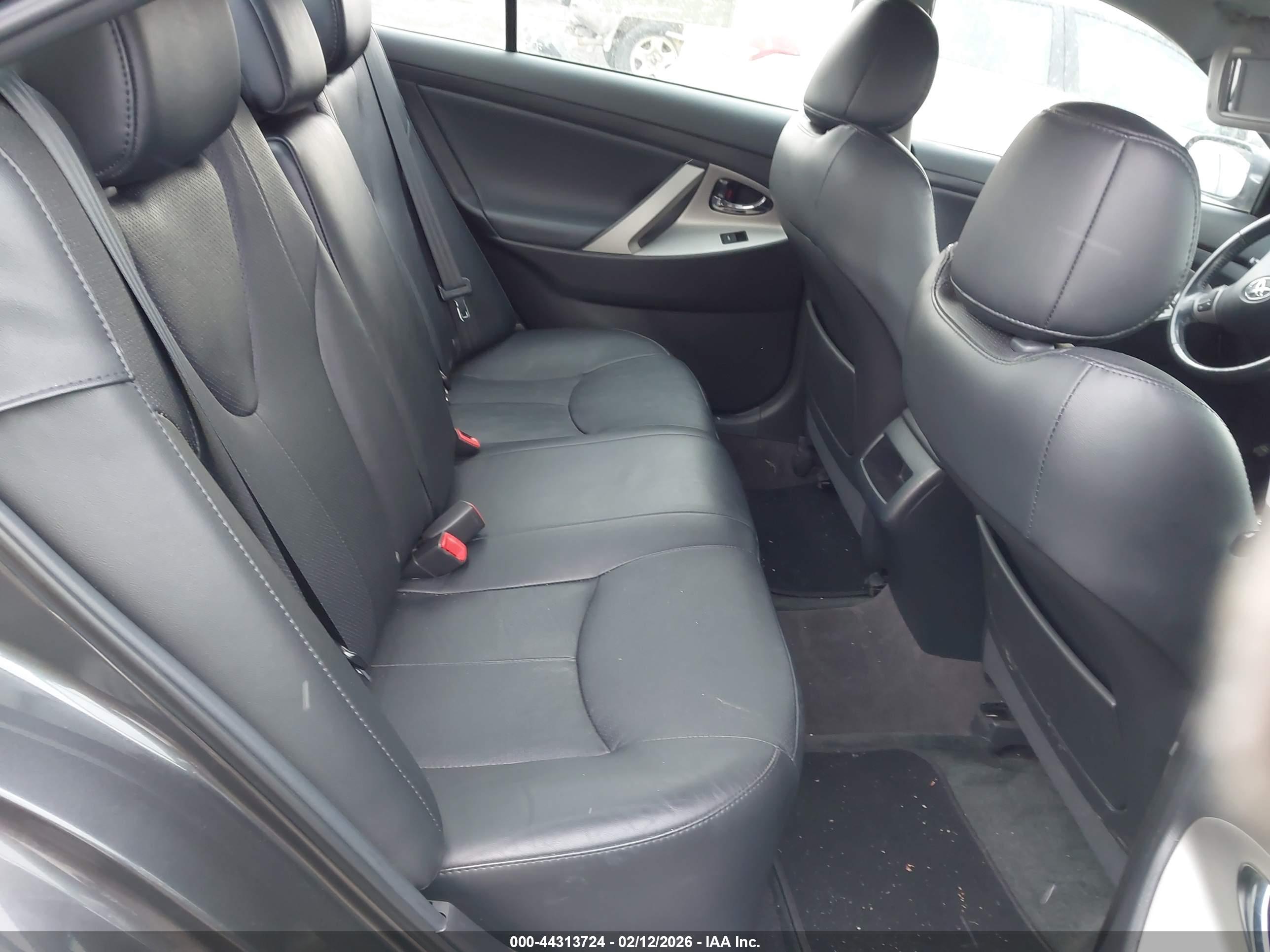 TOYOTA CAMRY image 8