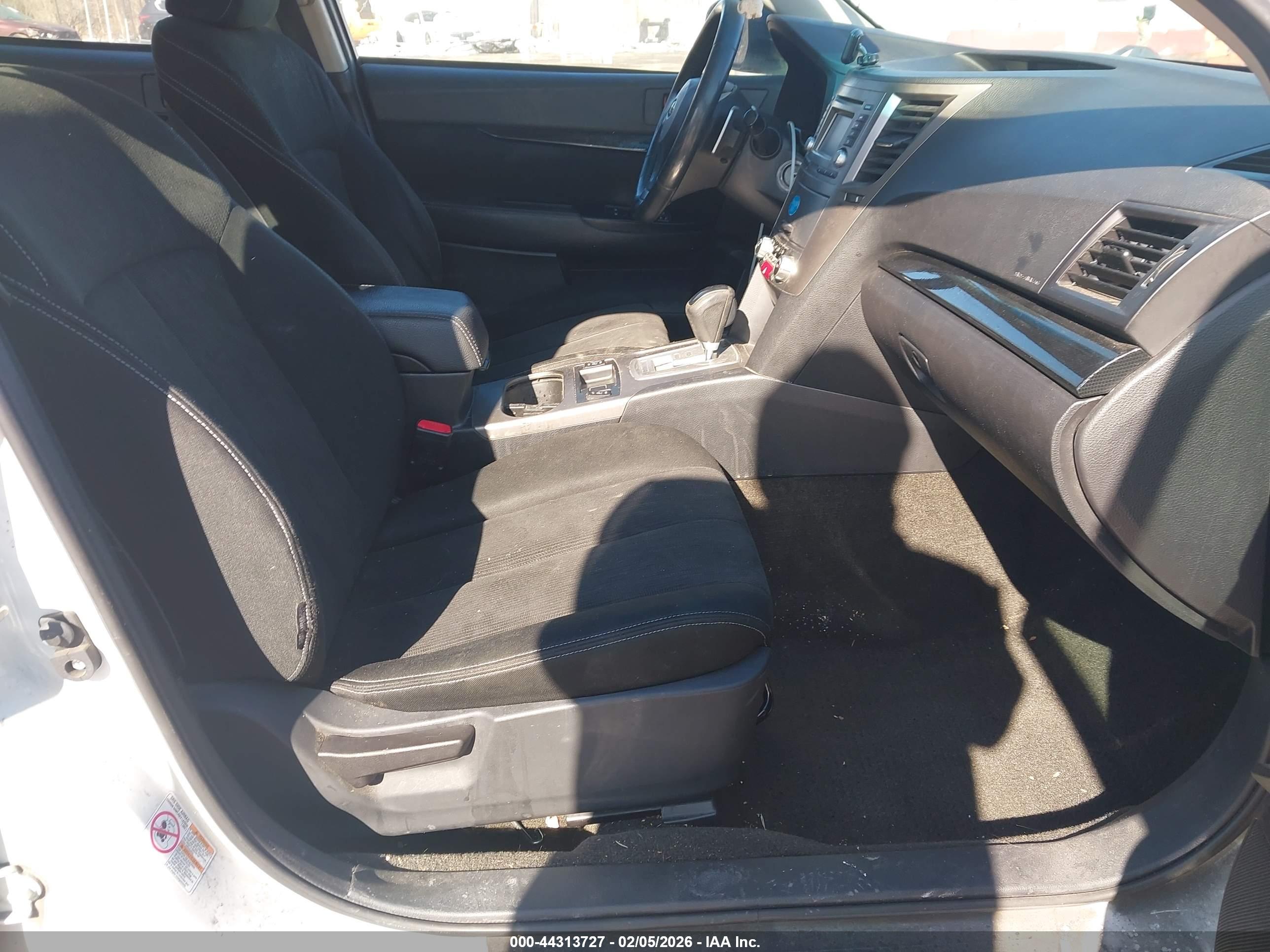 SUBARU LEGACY image 5