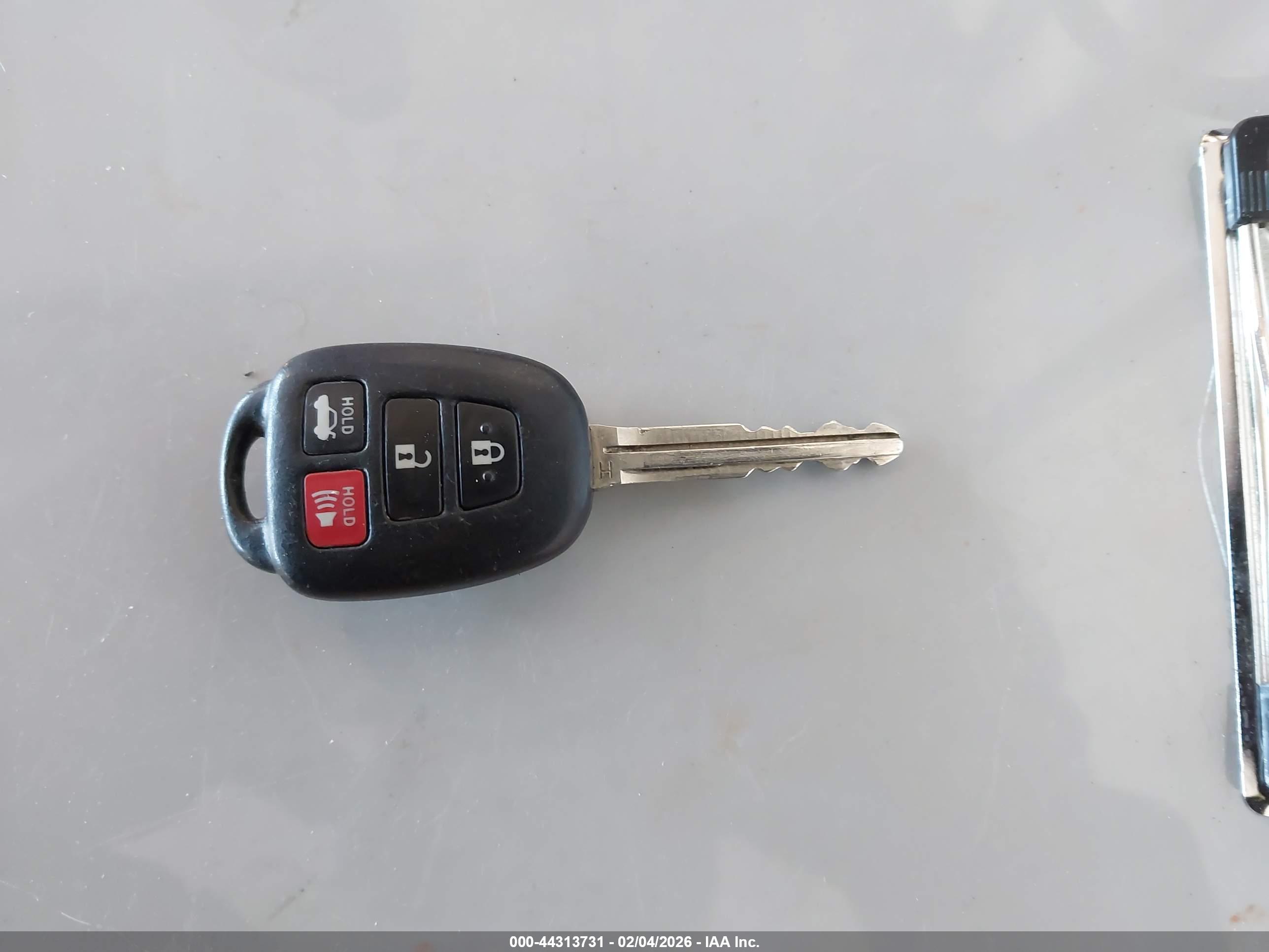 TOYOTA COROLLA image 11