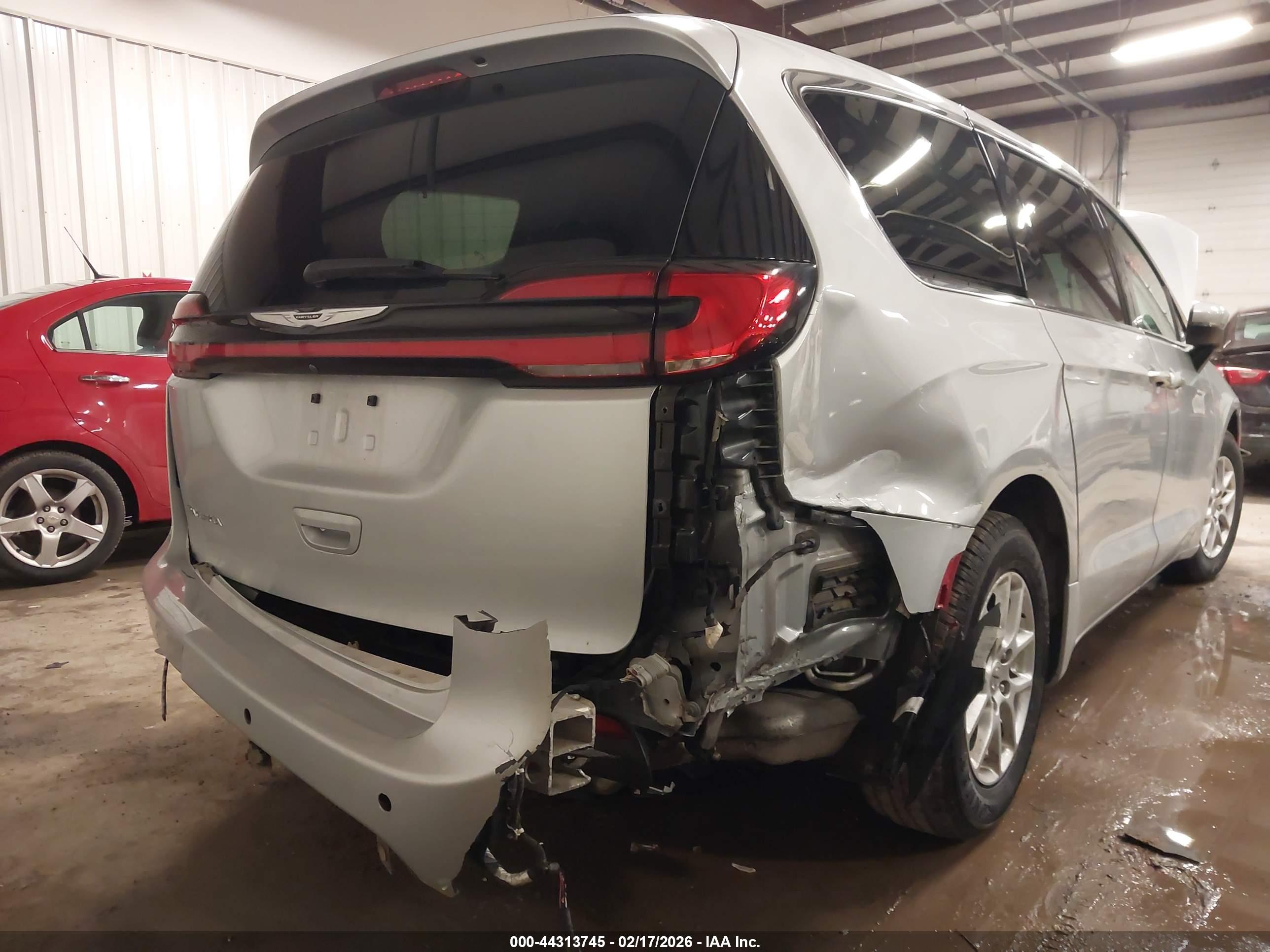 CHRYSLER PACIFICA image 6