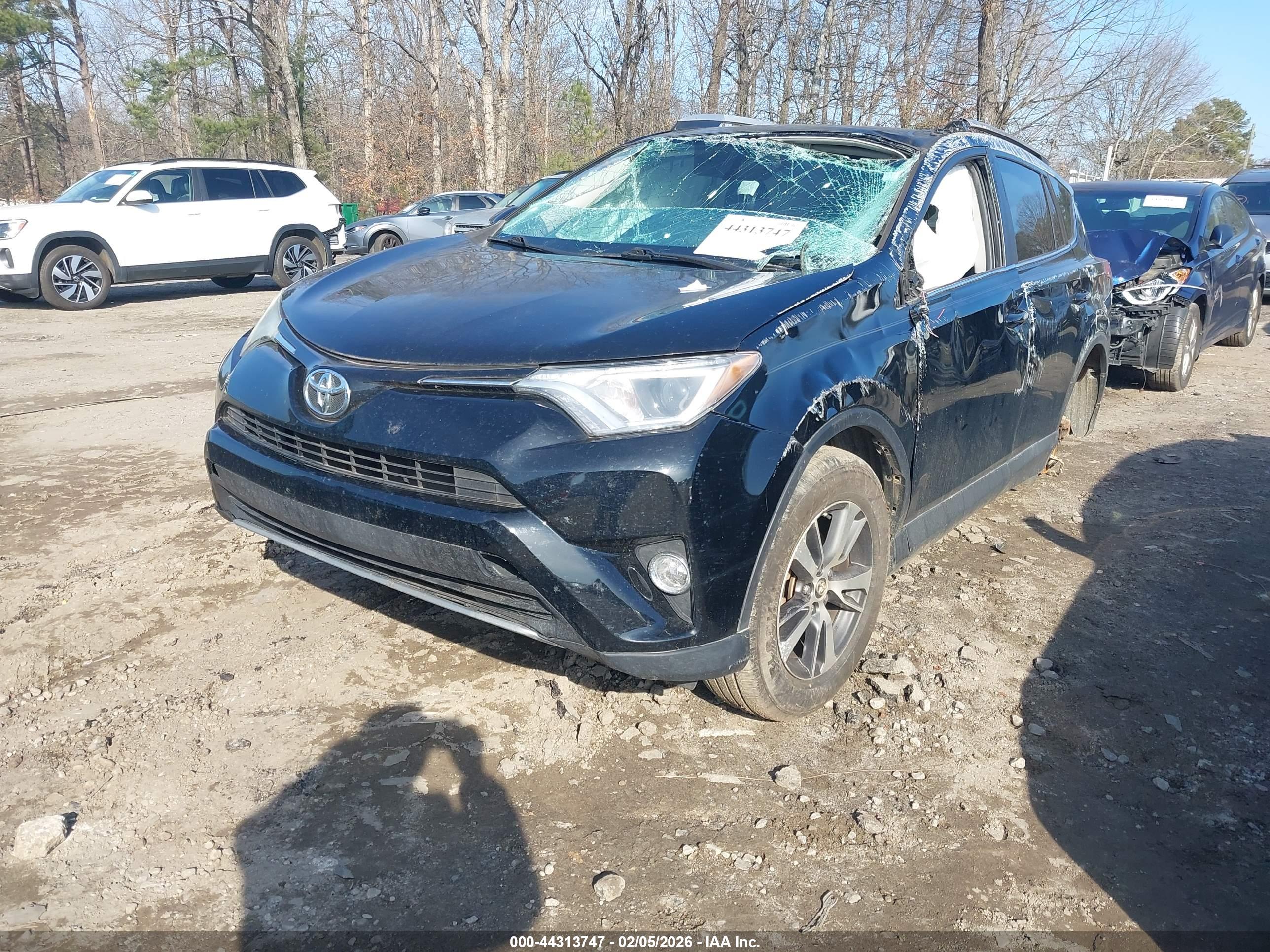 TOYOTA RAV4 image 2