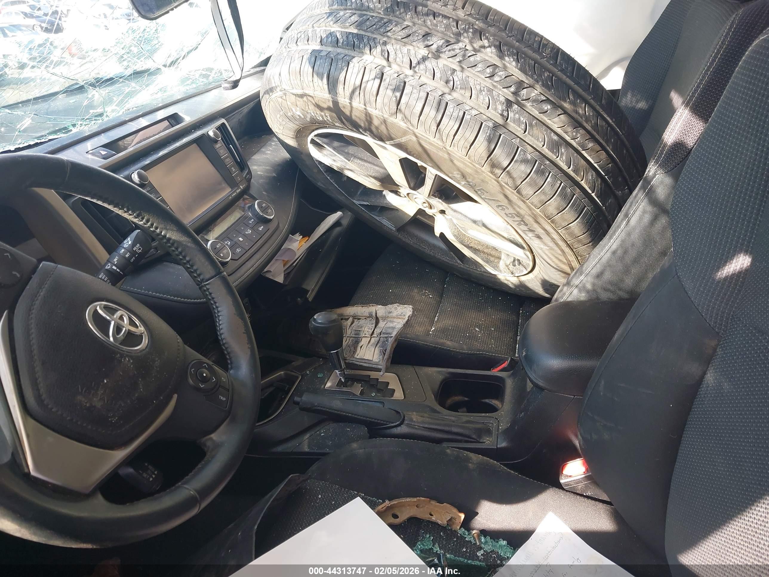 TOYOTA RAV4 image 5