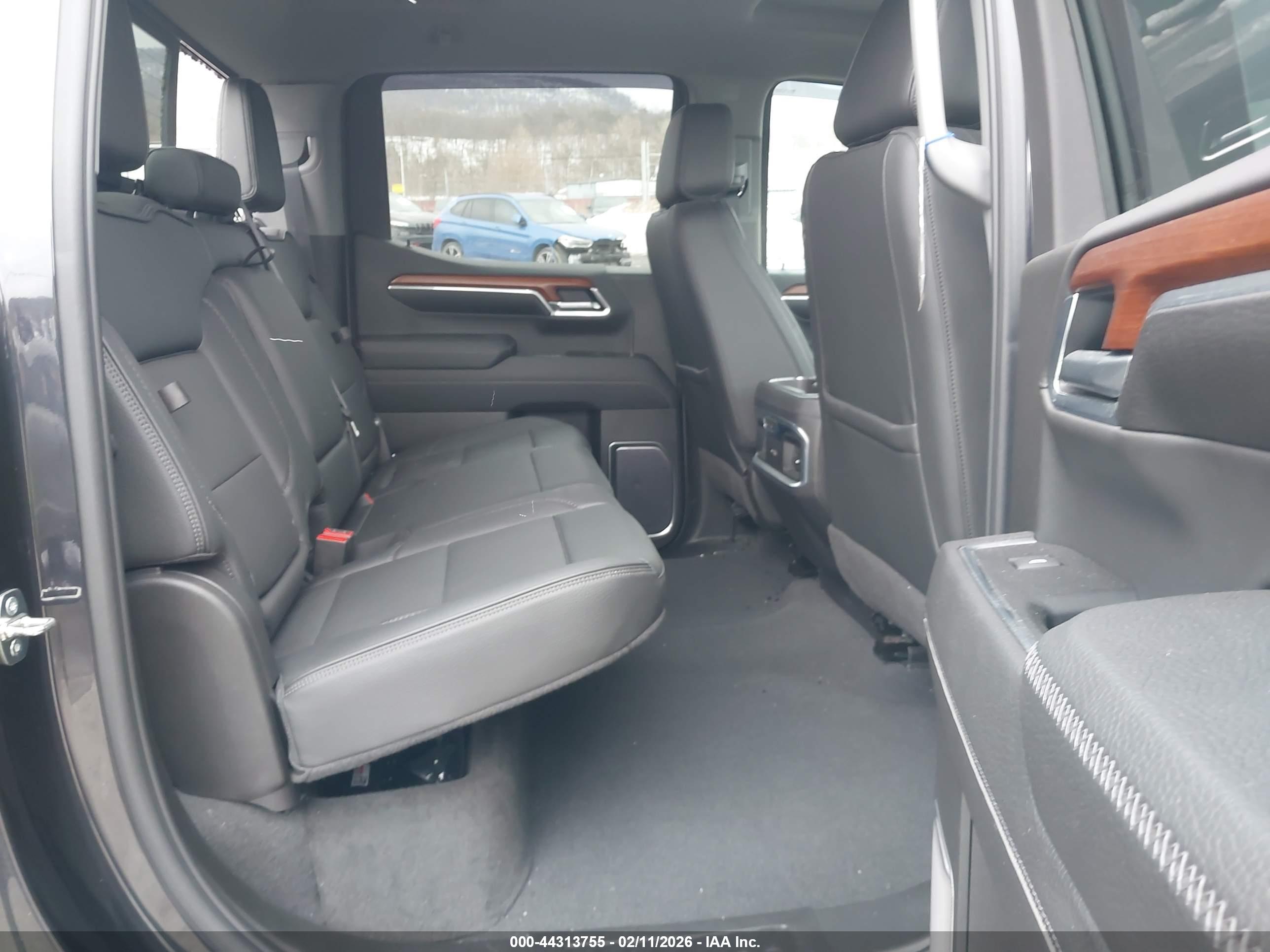GMC SIERRA image 8