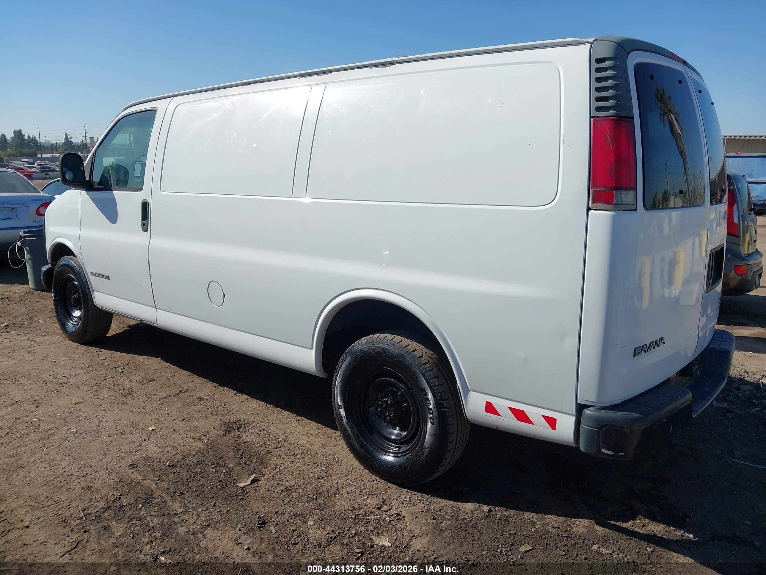 GMC SAVANA image 3