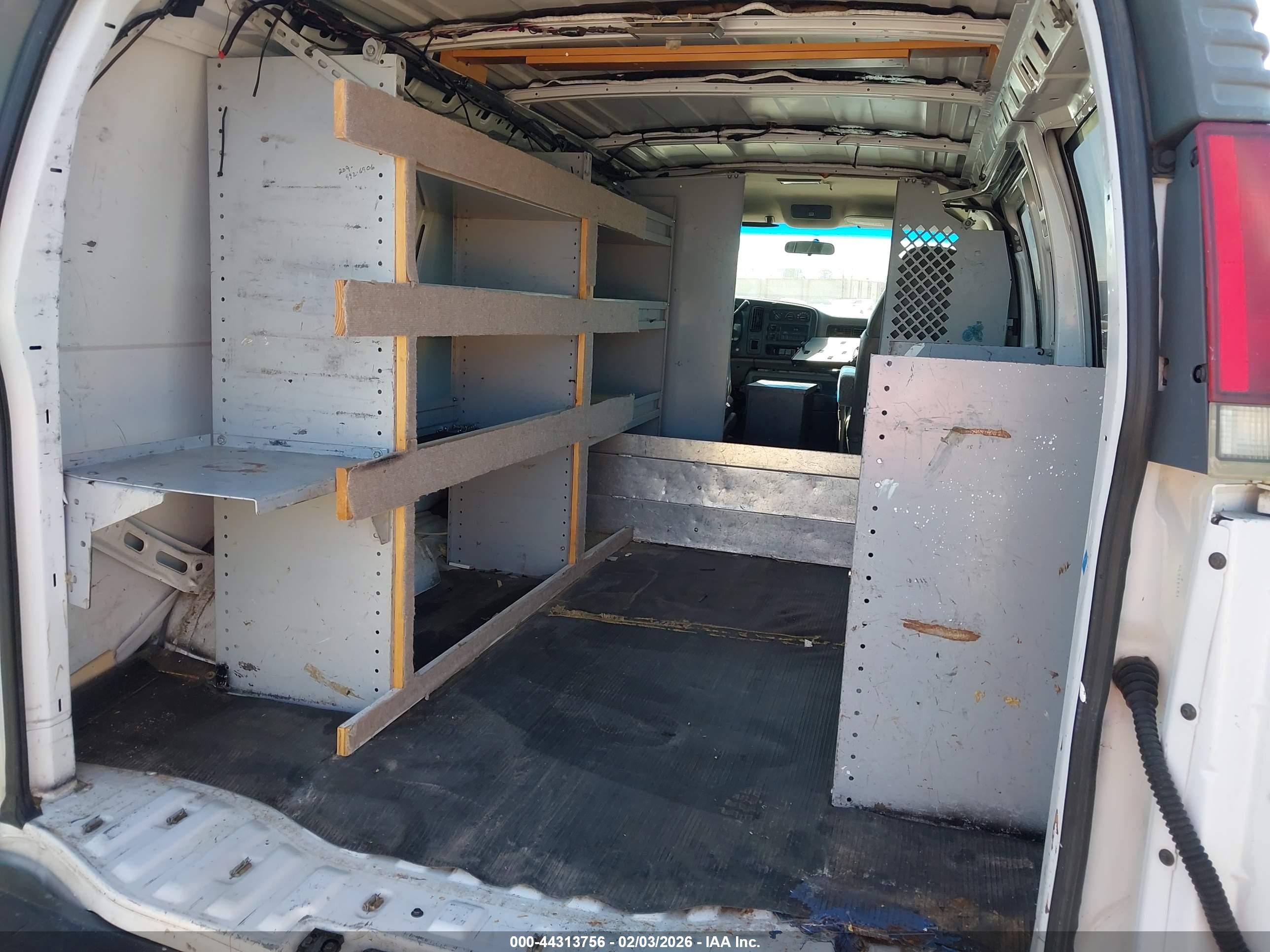 GMC SAVANA image 8