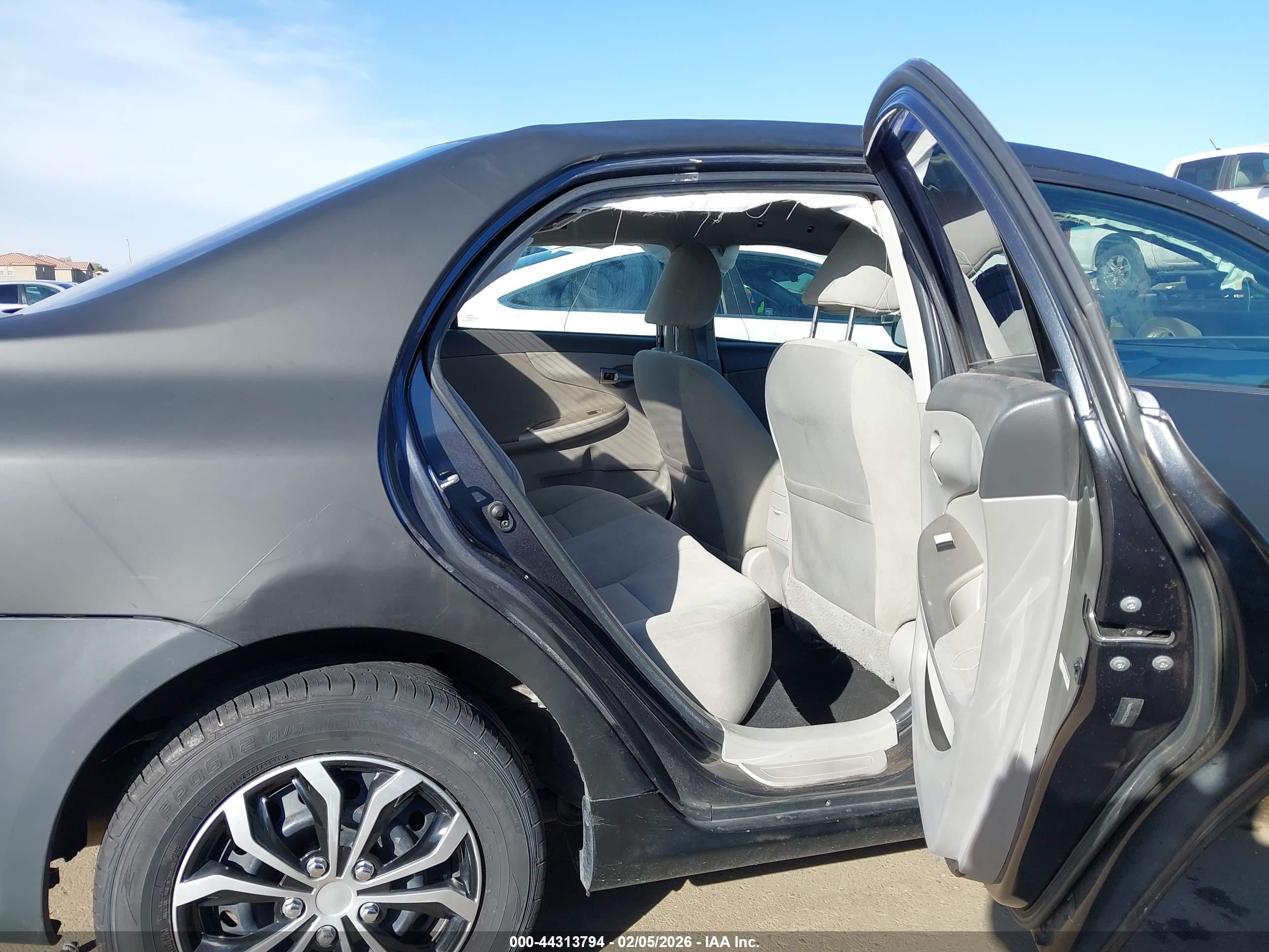 TOYOTA COROLLA image 8