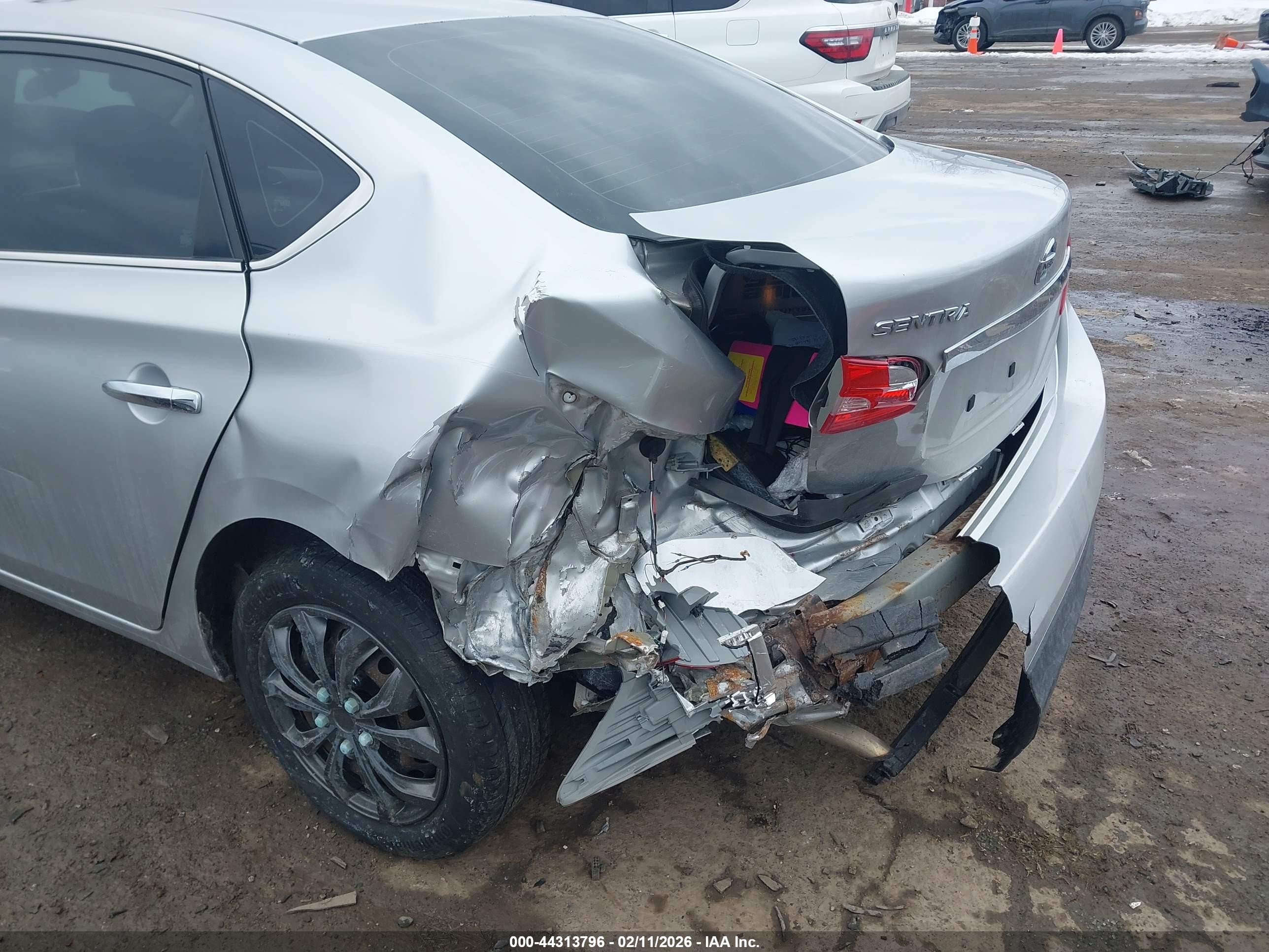 NISSAN SENTRA image 6