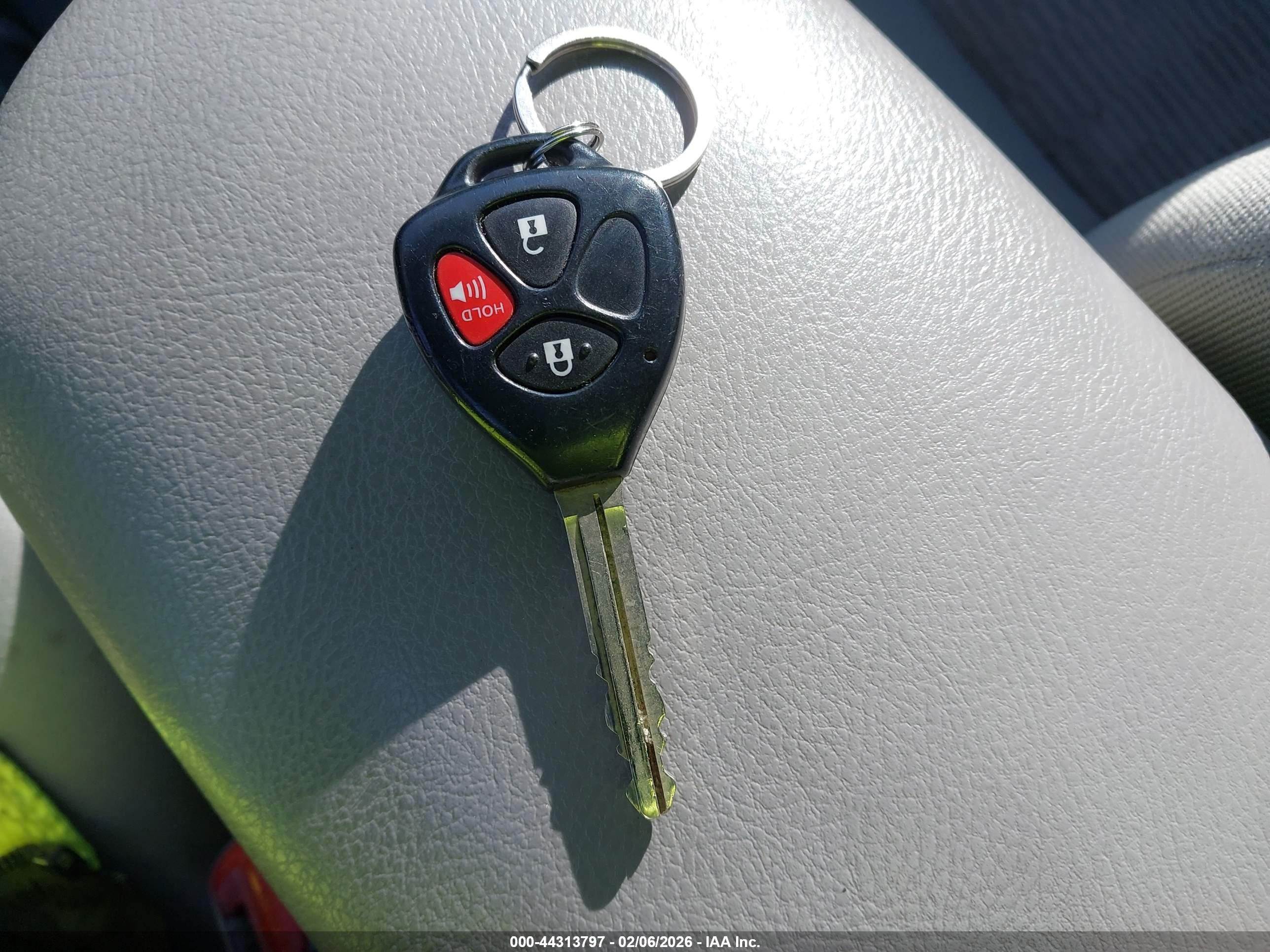 TOYOTA RAV4 image 11