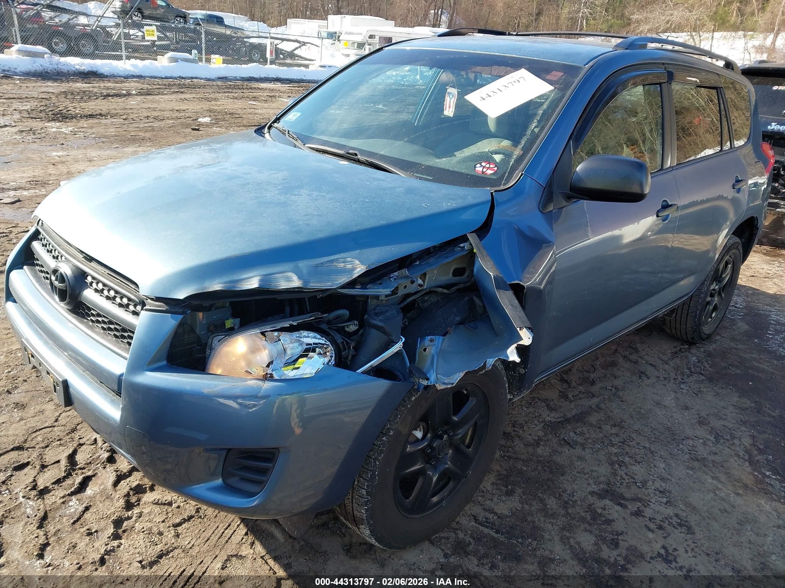 TOYOTA RAV4 image 2