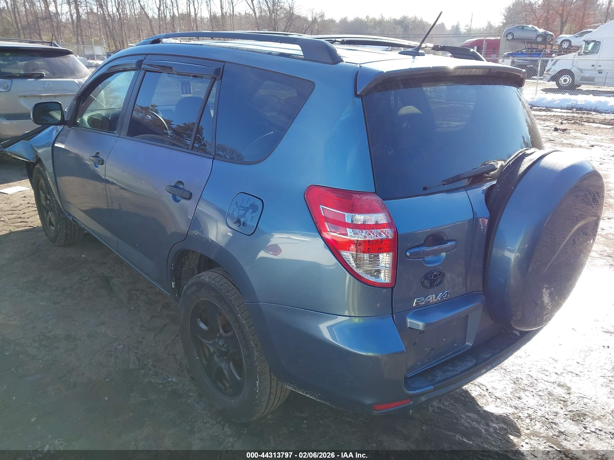 TOYOTA RAV4 image 3