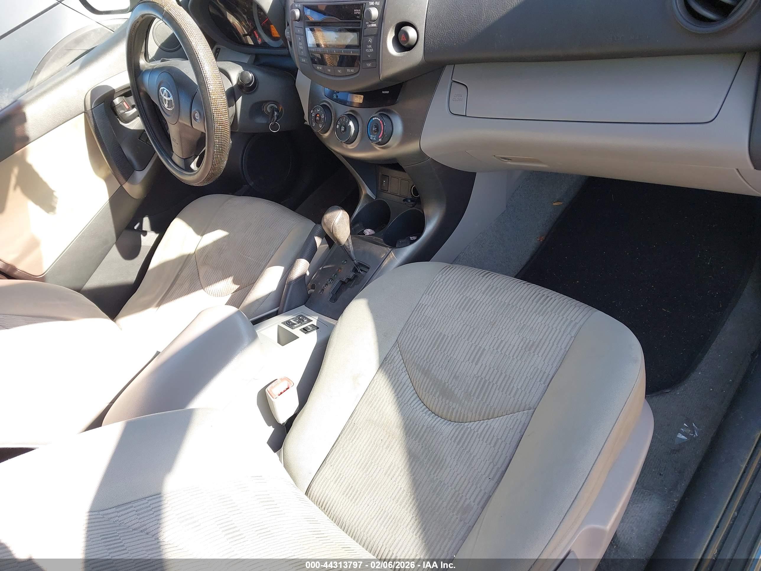 TOYOTA RAV4 image 5