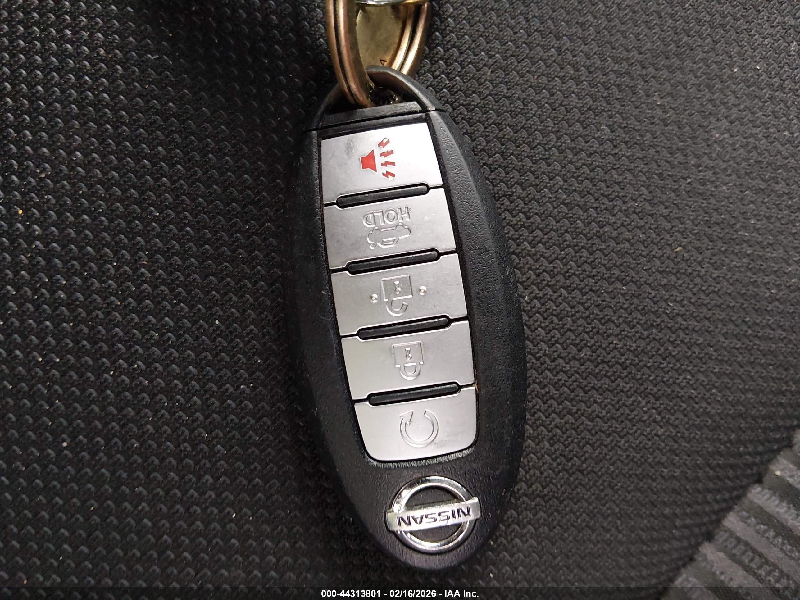 NISSAN MAXIMA image 11