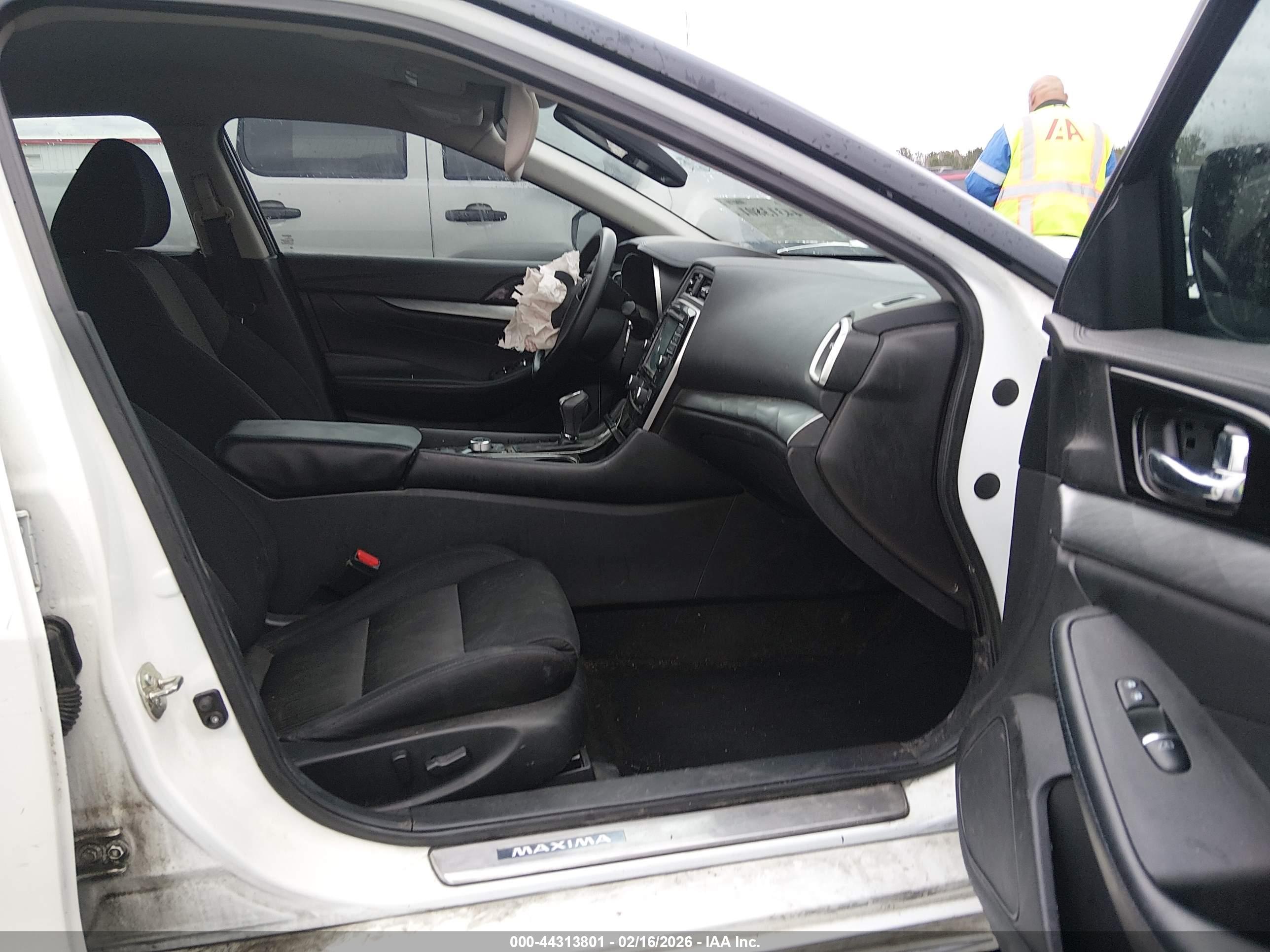 NISSAN MAXIMA image 5