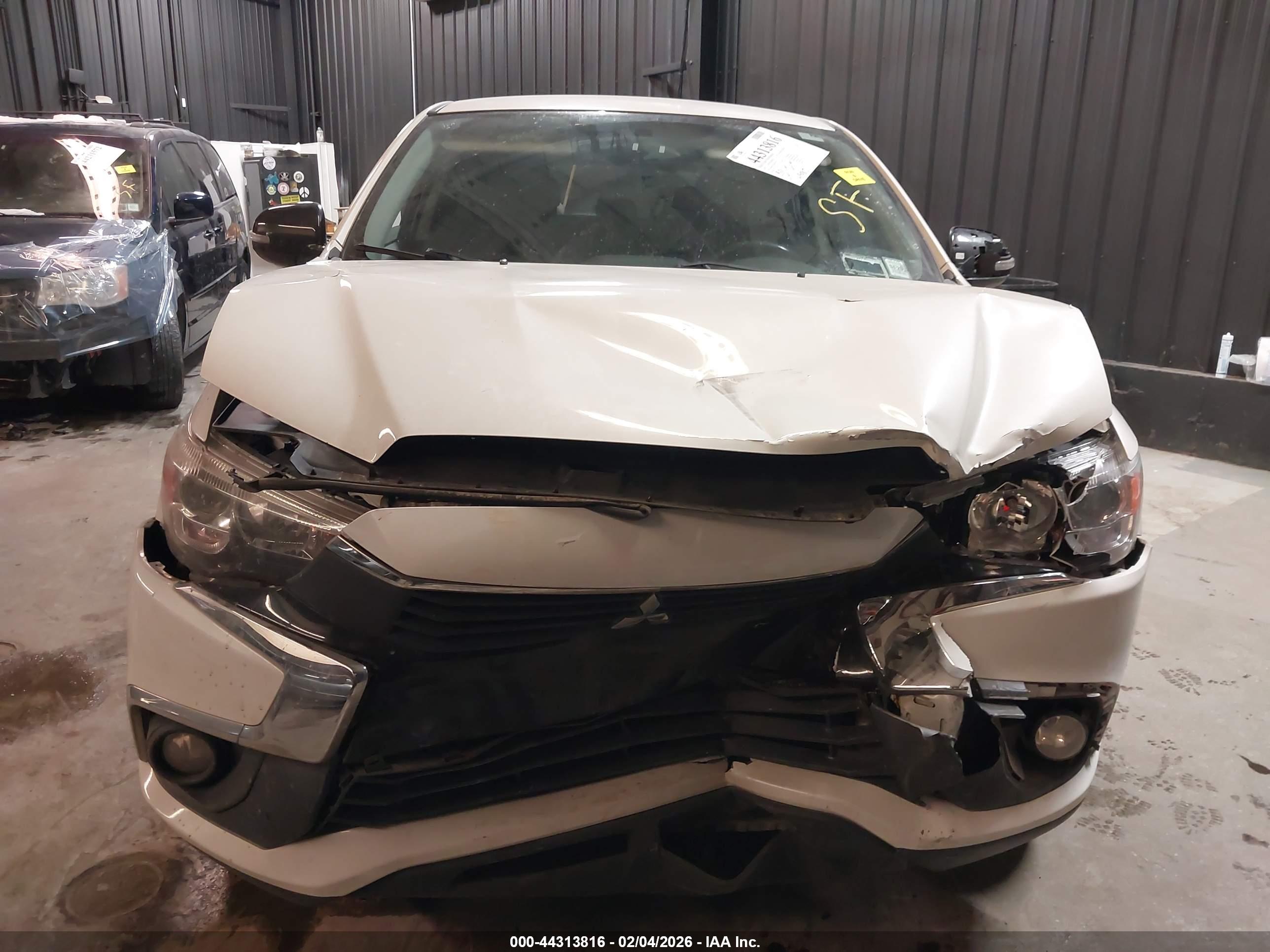 MITSUBISHI OUTLANDER image 6