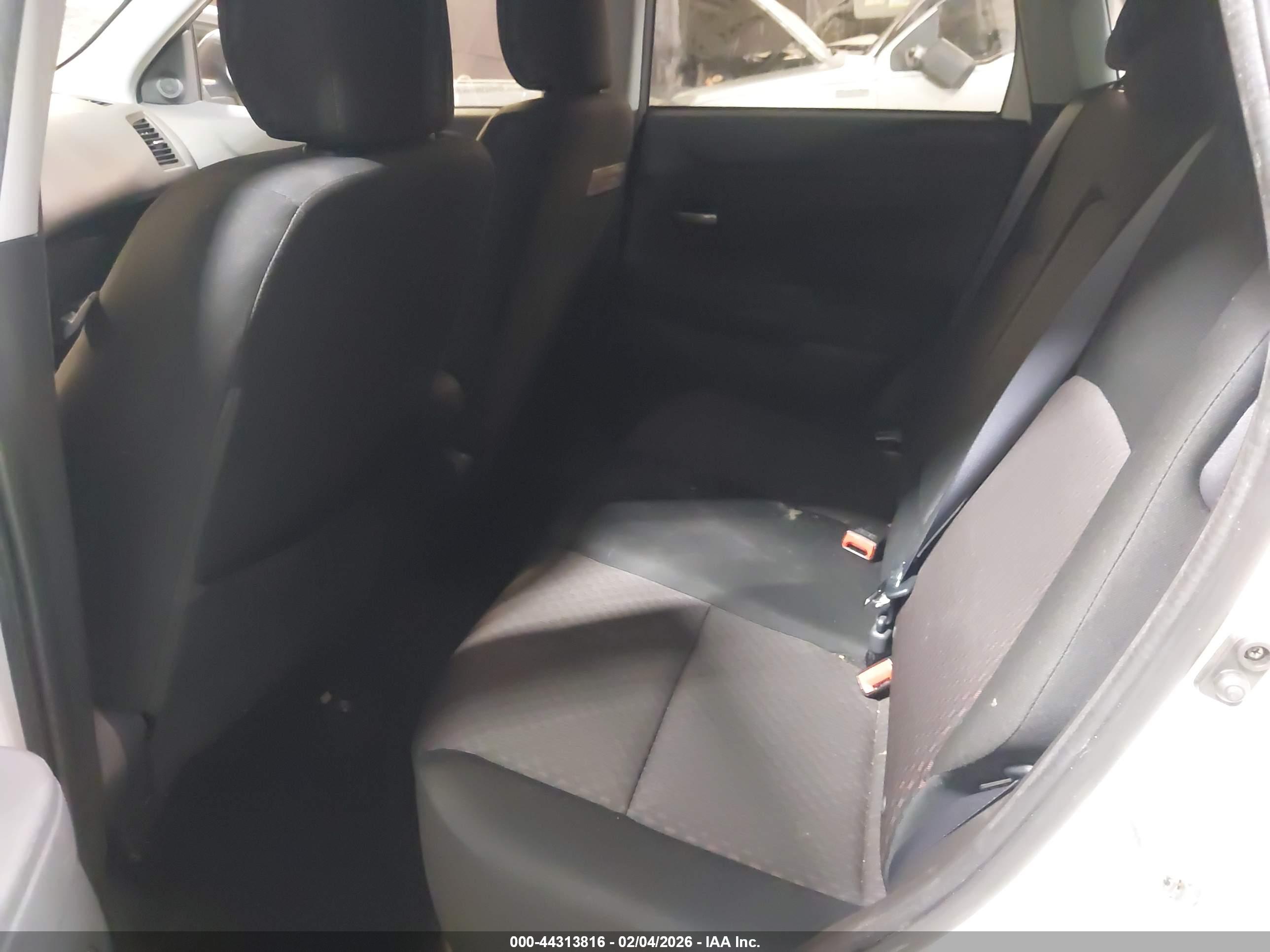 MITSUBISHI OUTLANDER image 8