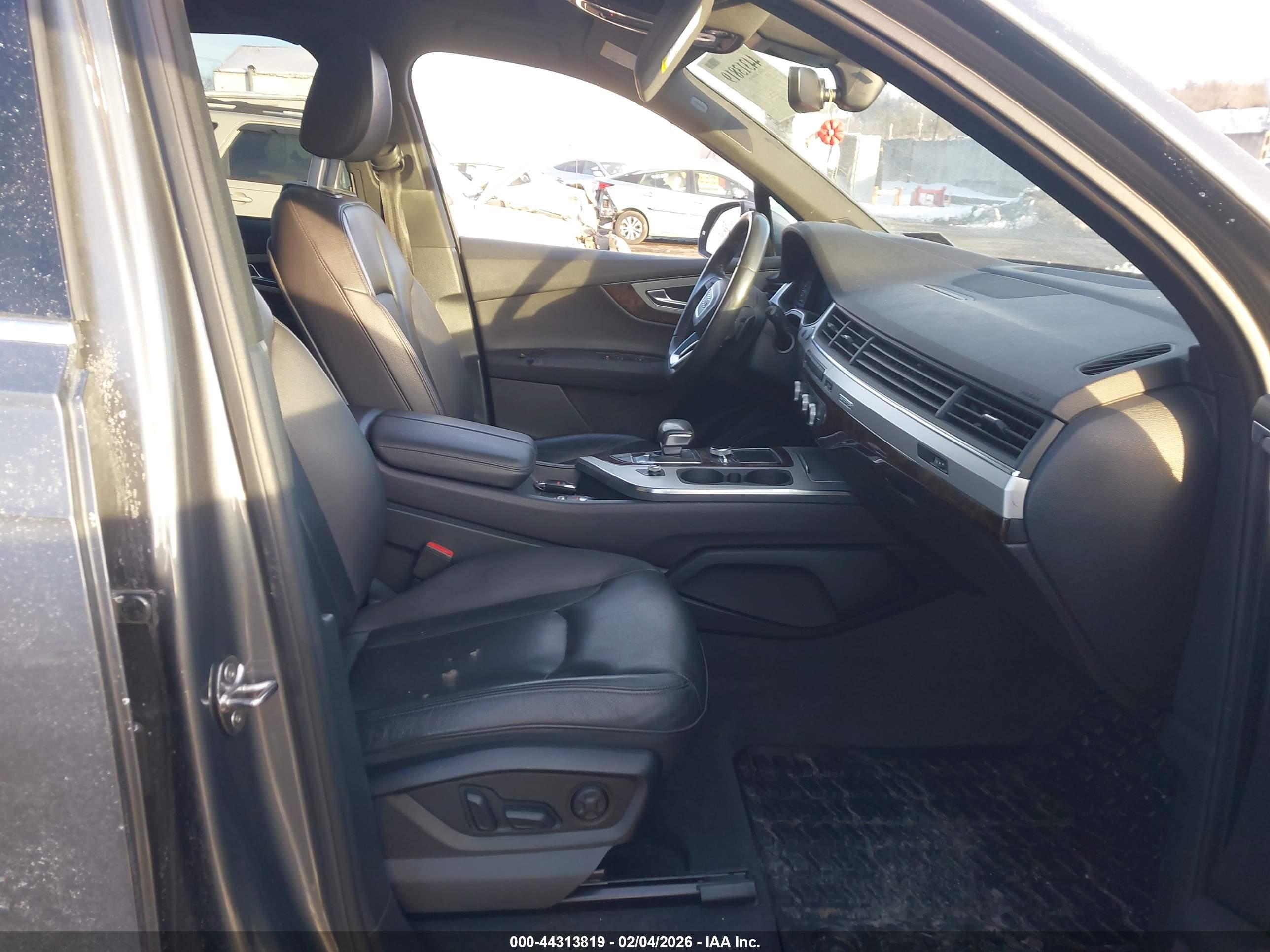 AUDI Q7 image 5