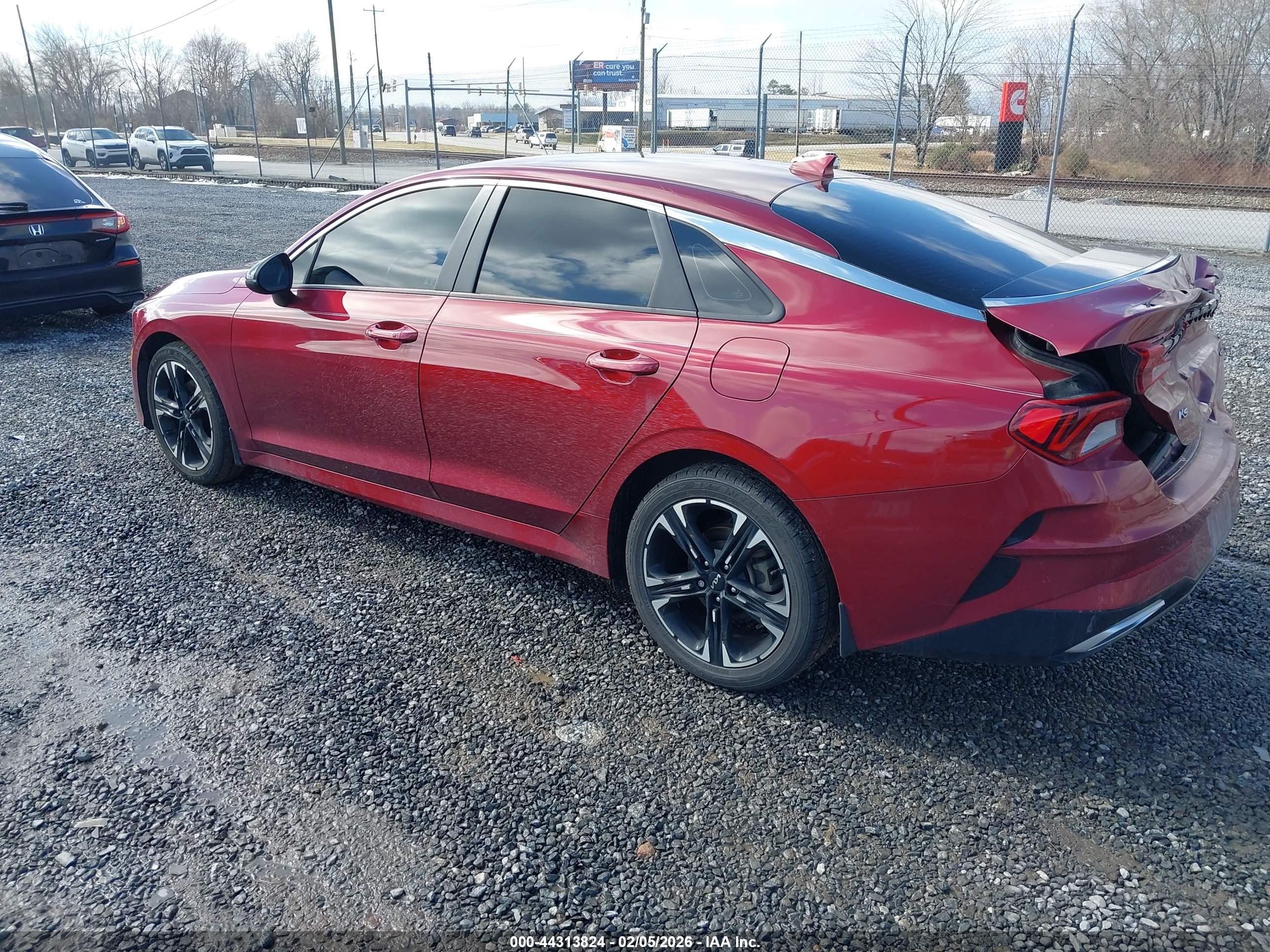 KIA K5 image 3