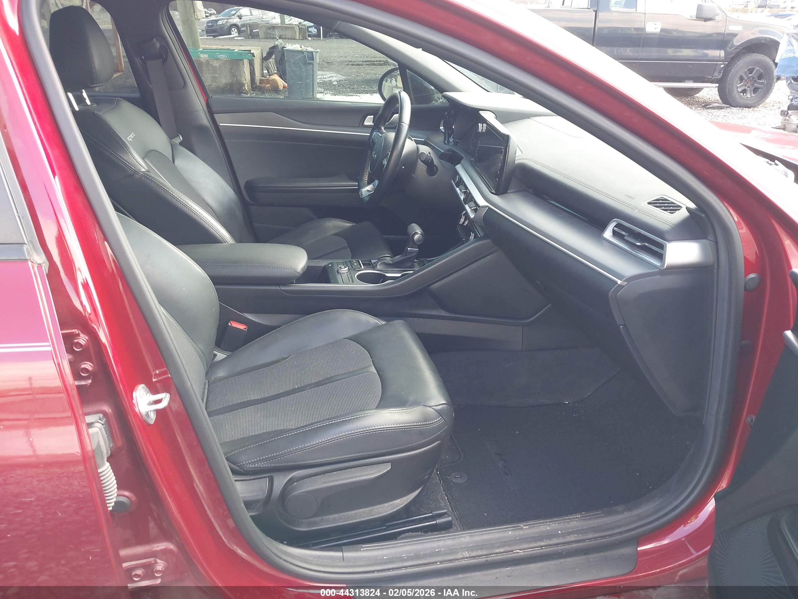 KIA K5 image 5