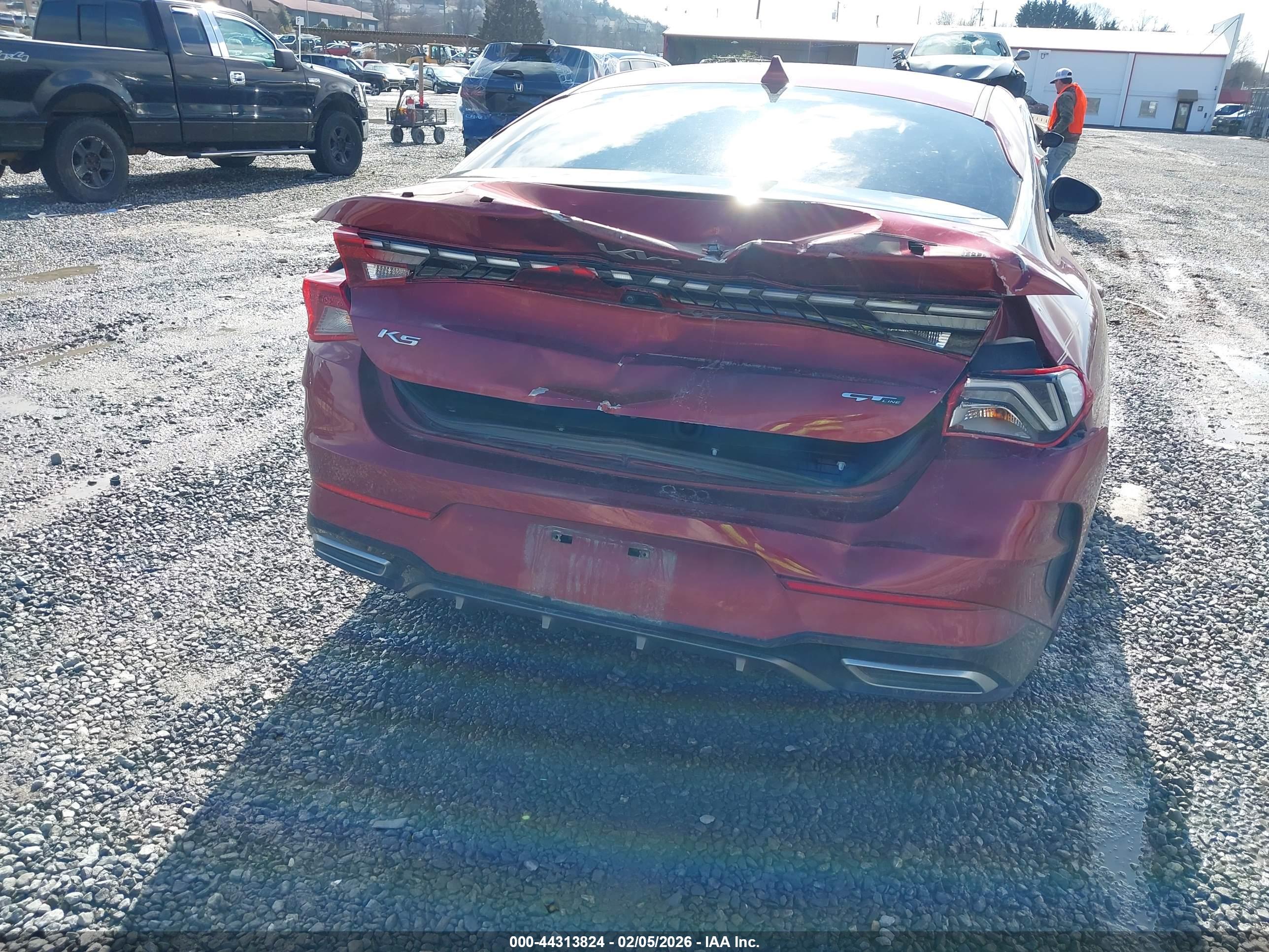 KIA K5 image 6