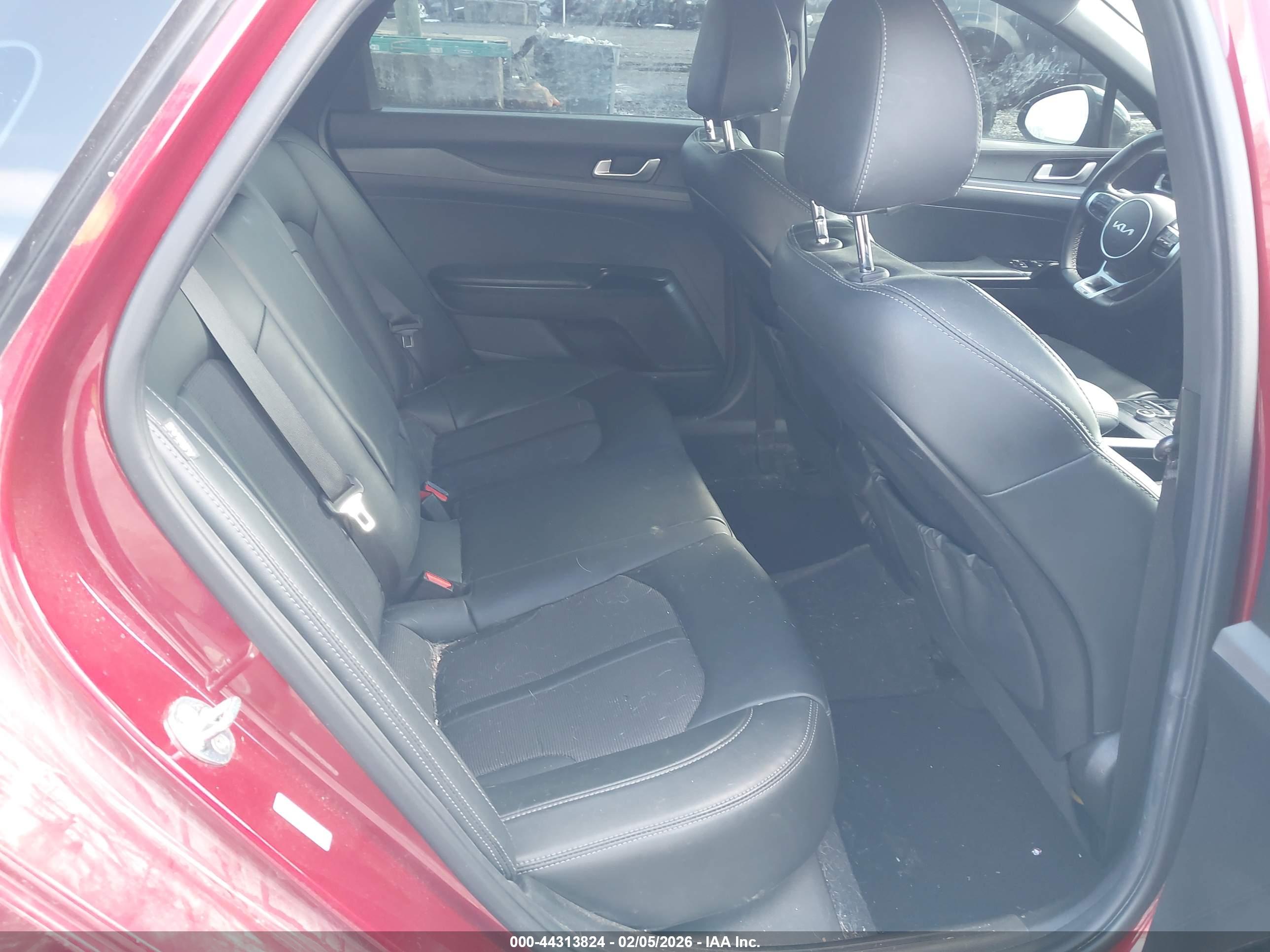 KIA K5 image 8