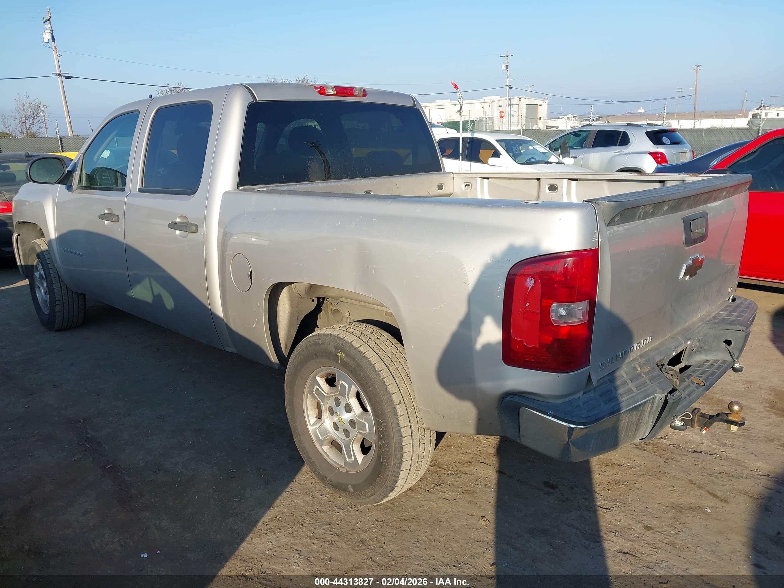 CHEVROLET SILVERADO image 3