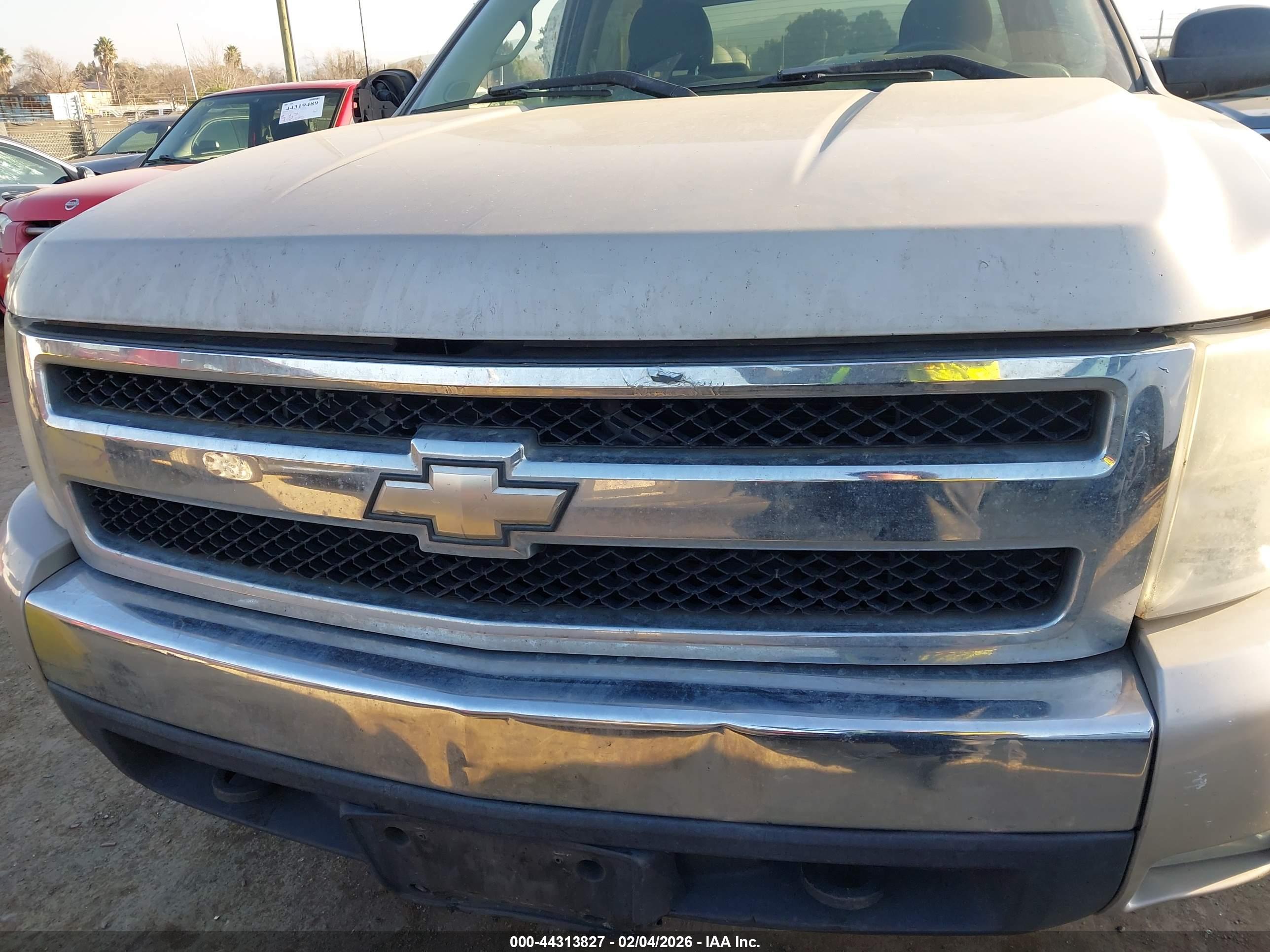 CHEVROLET SILVERADO image 6
