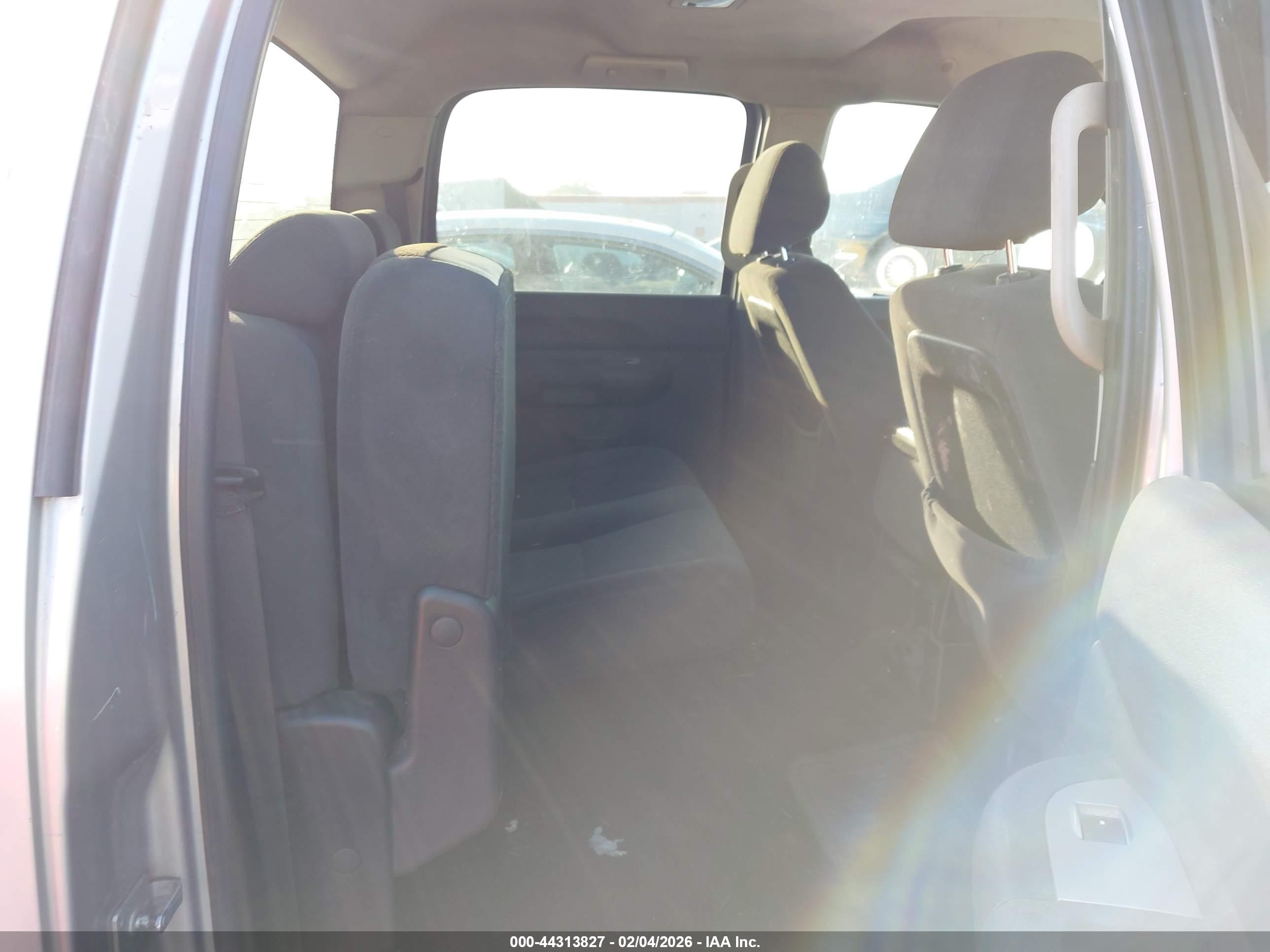 CHEVROLET SILVERADO image 8