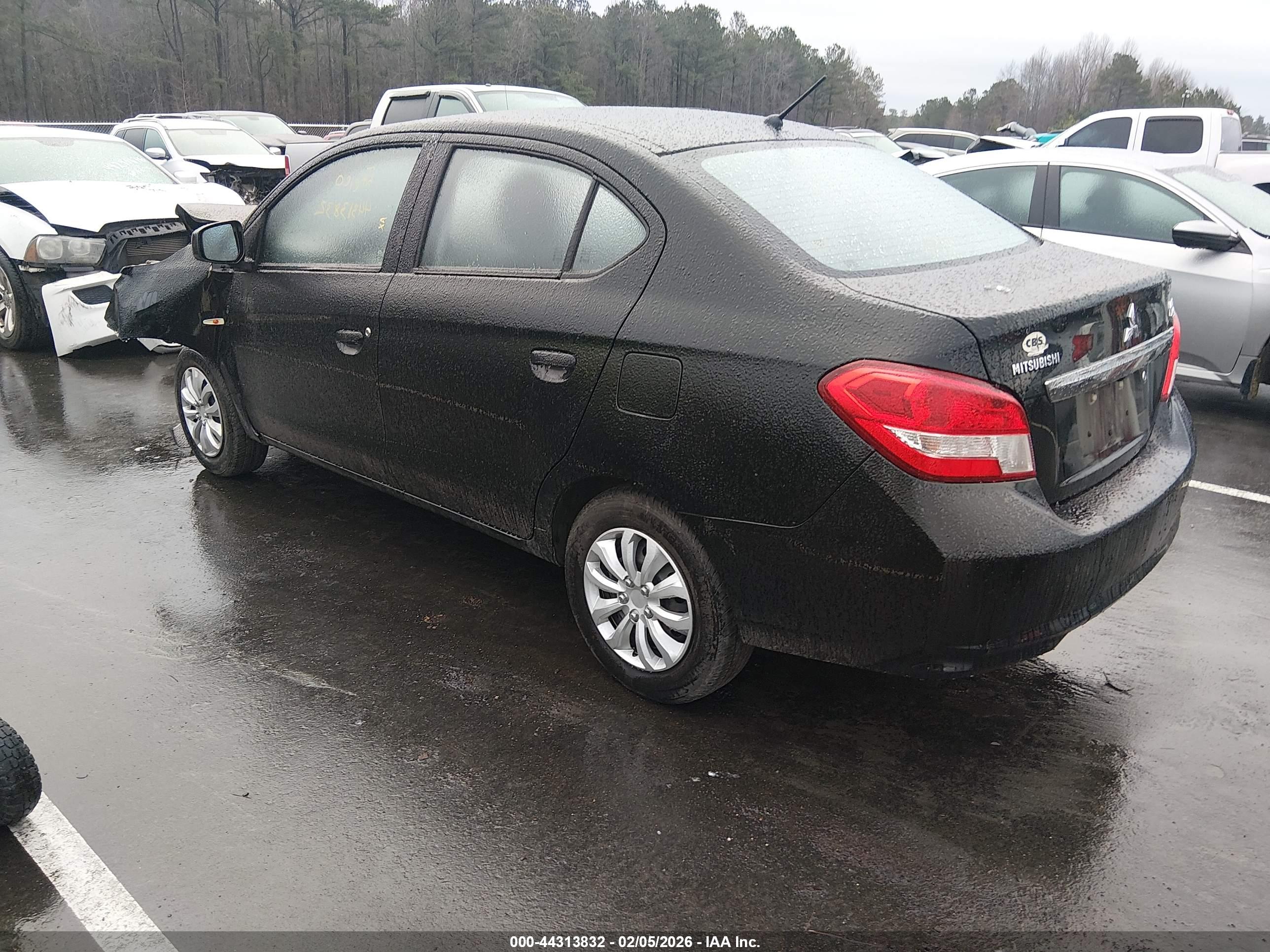 MITSUBISHI MIRAGE image 3