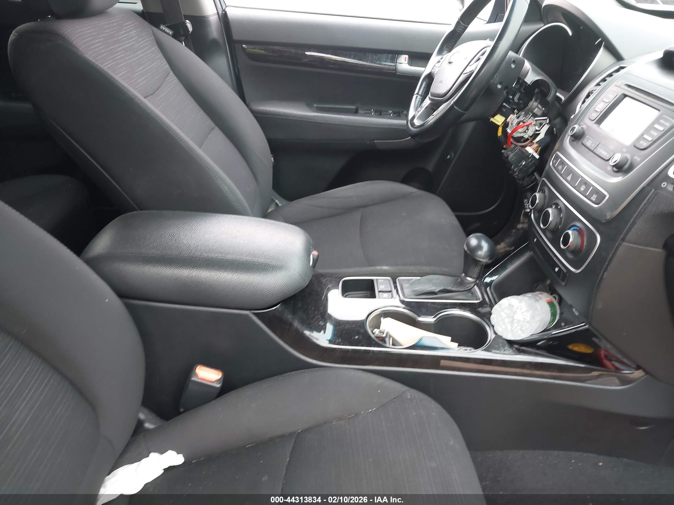 KIA SORENTO image 5