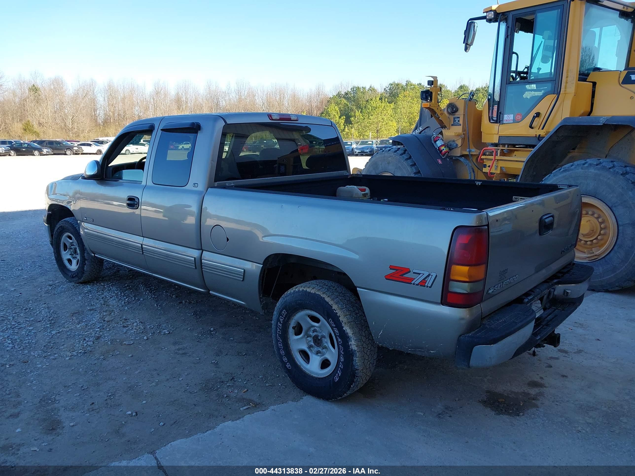 CHEVROLET SILVERADO image 3