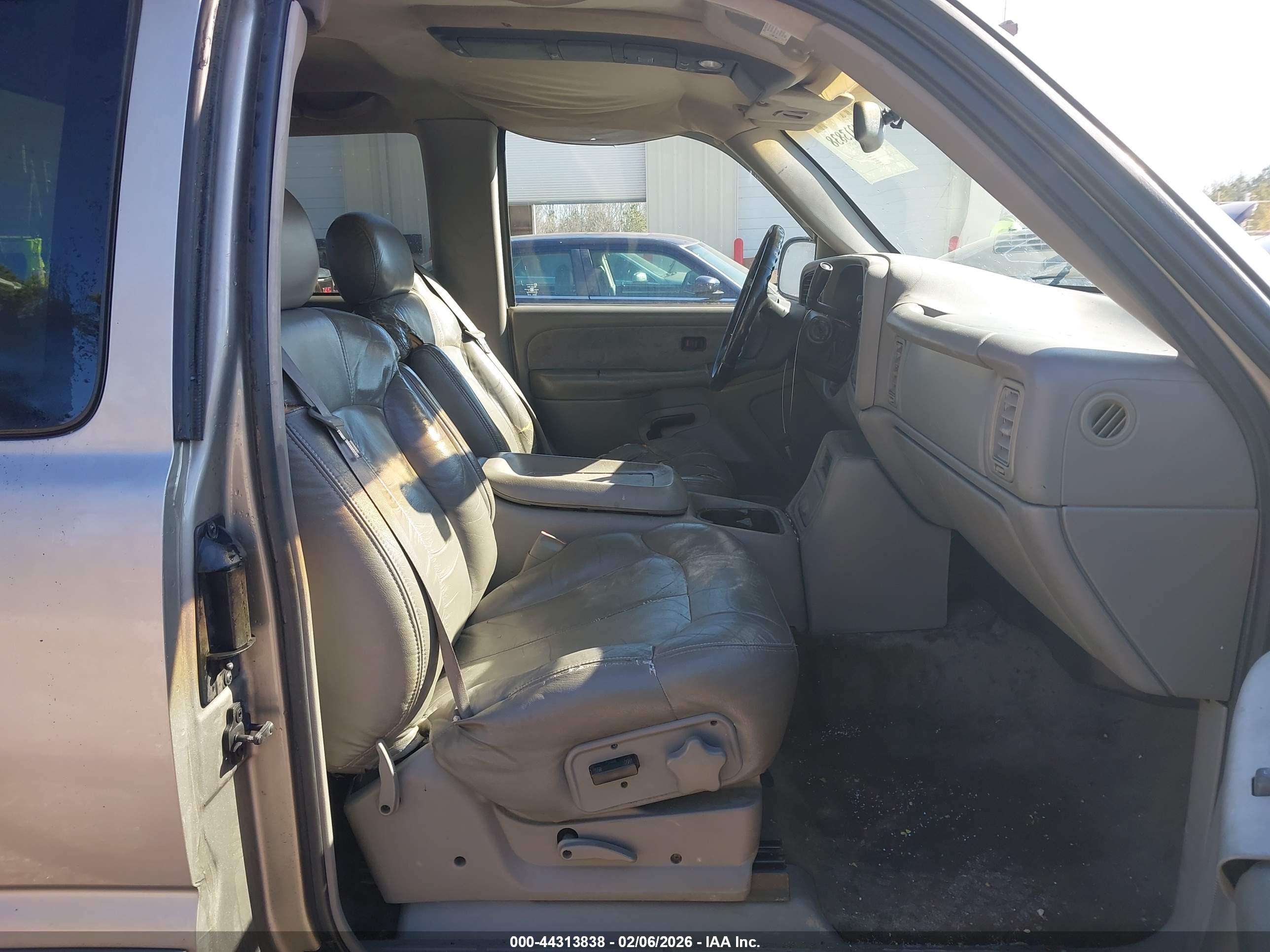 CHEVROLET SILVERADO image 5
