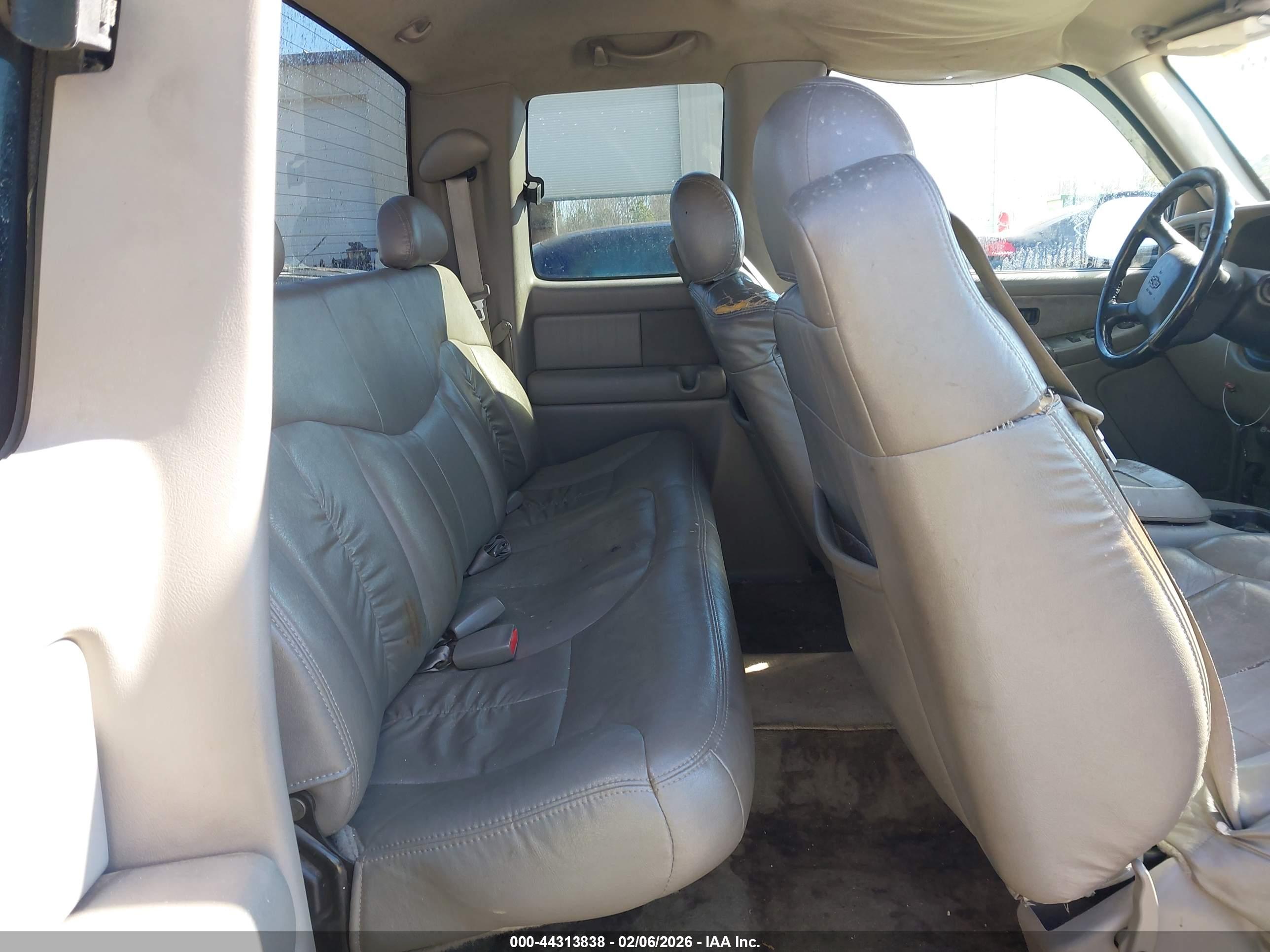 CHEVROLET SILVERADO image 8