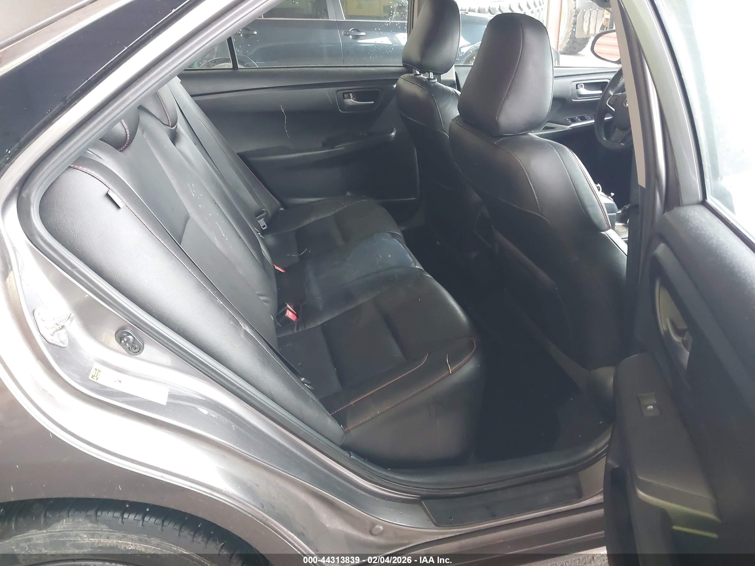 TOYOTA CAMRY image 8