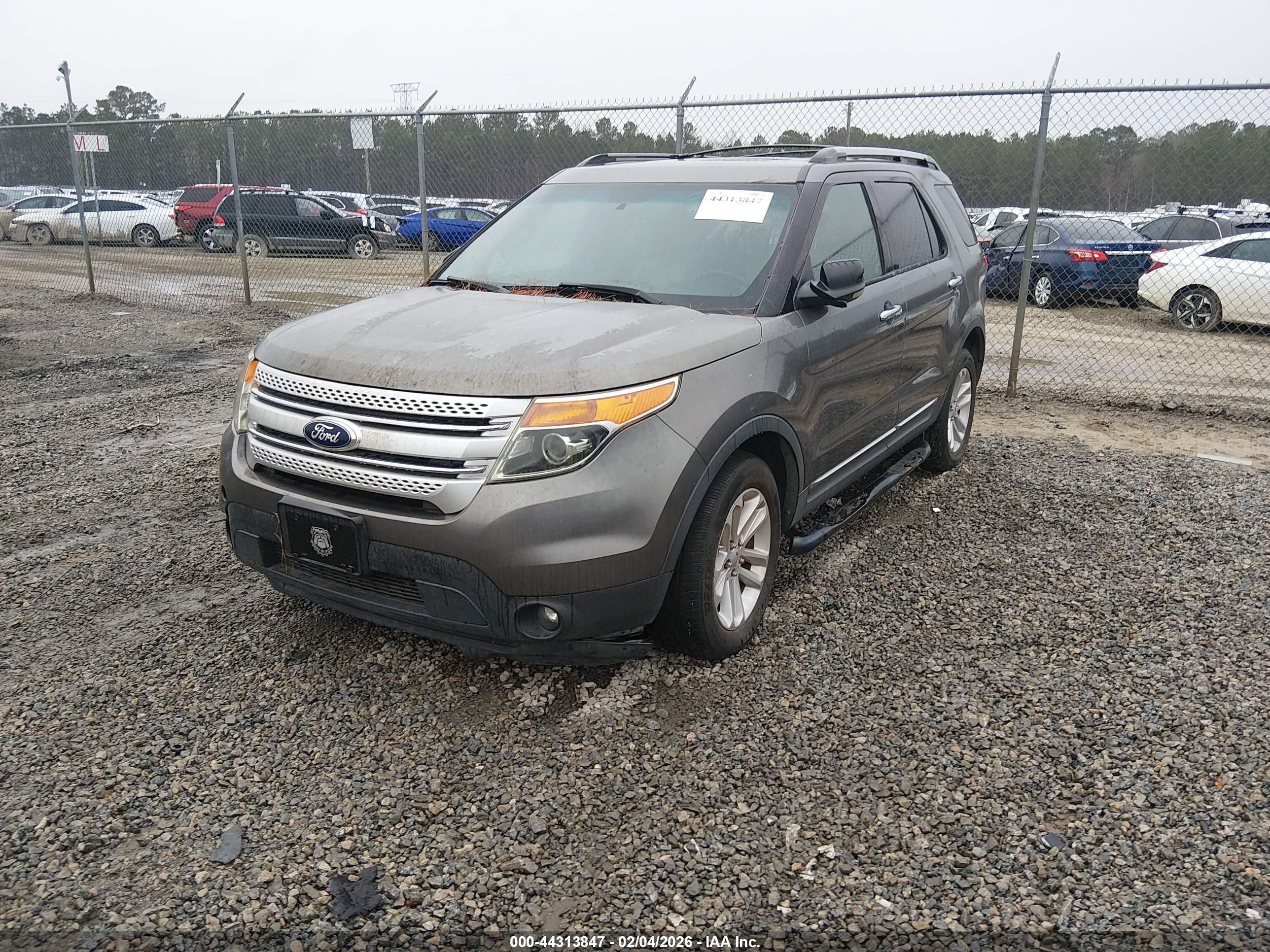 FORD EXPLORER image 2