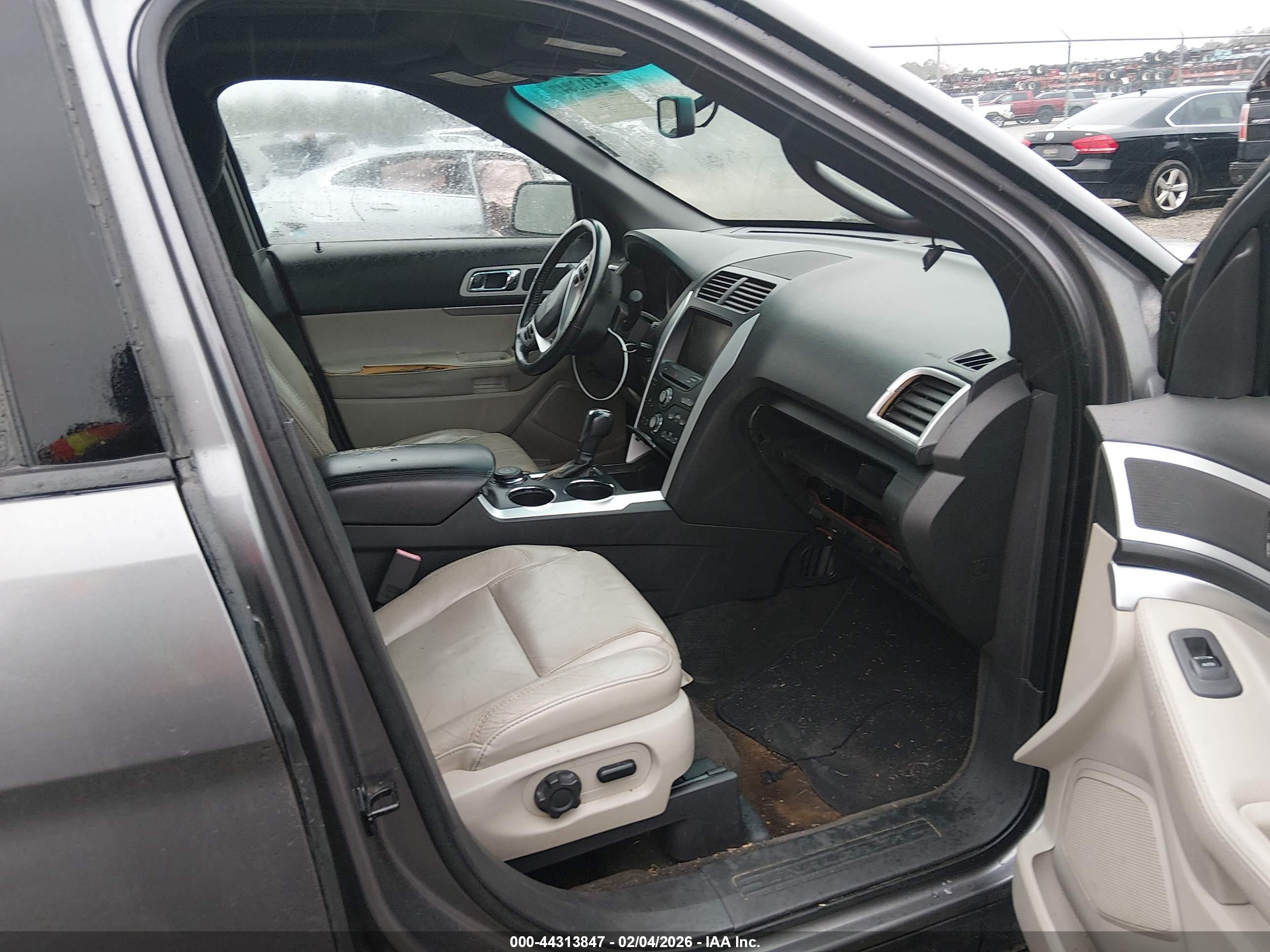 FORD EXPLORER image 5