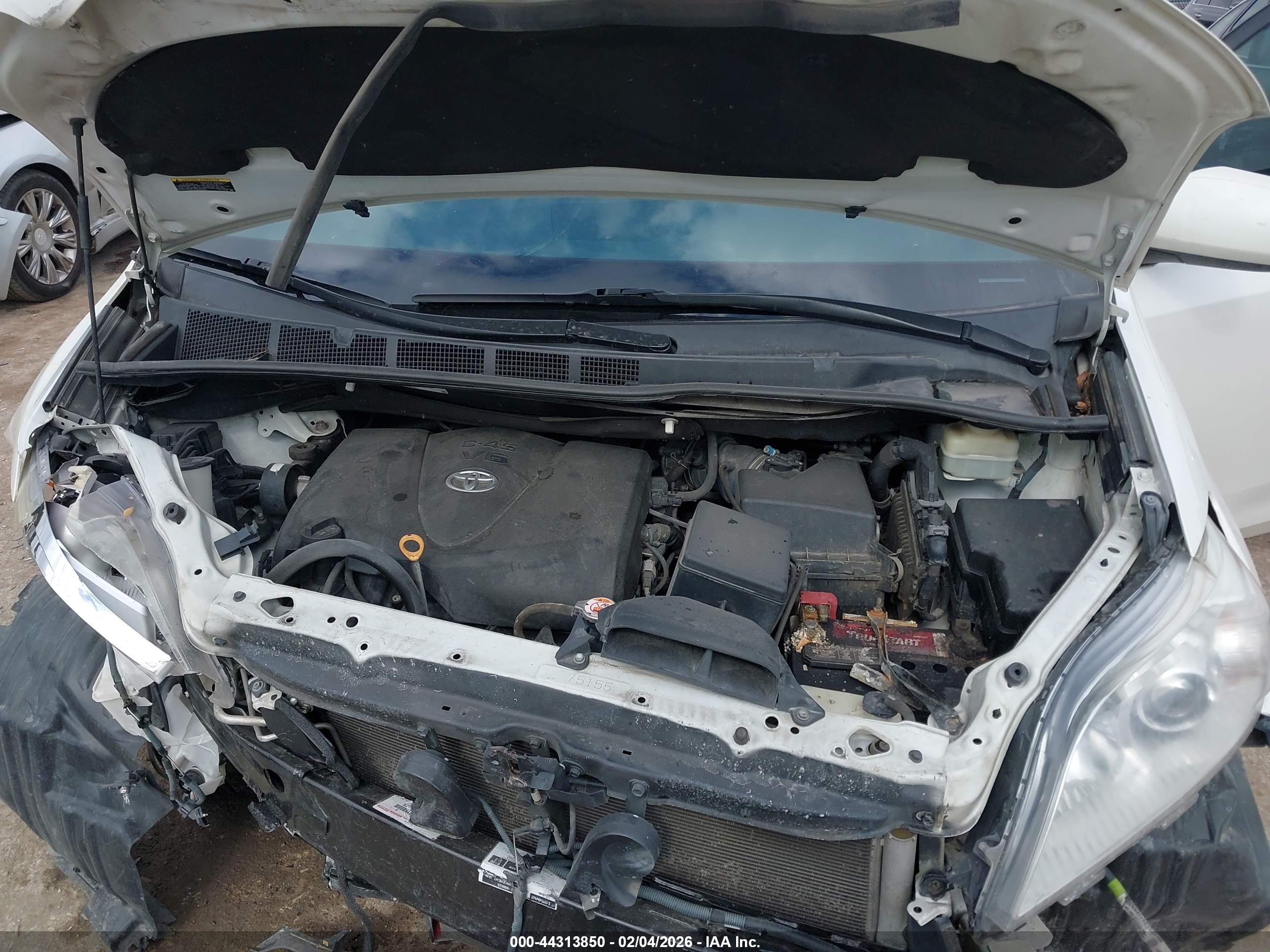 TOYOTA SIENNA image 10