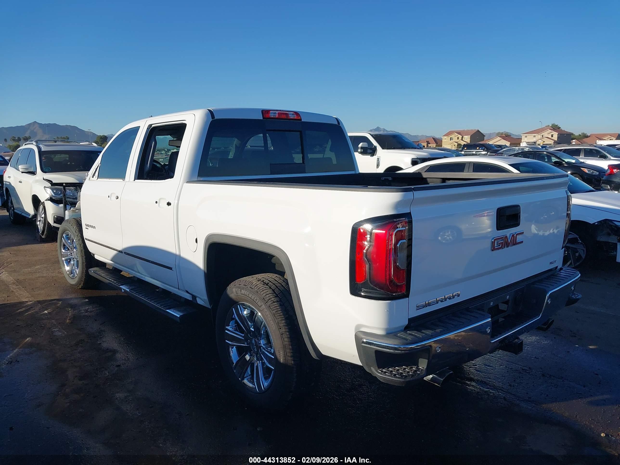 GMC SIERRA image 3