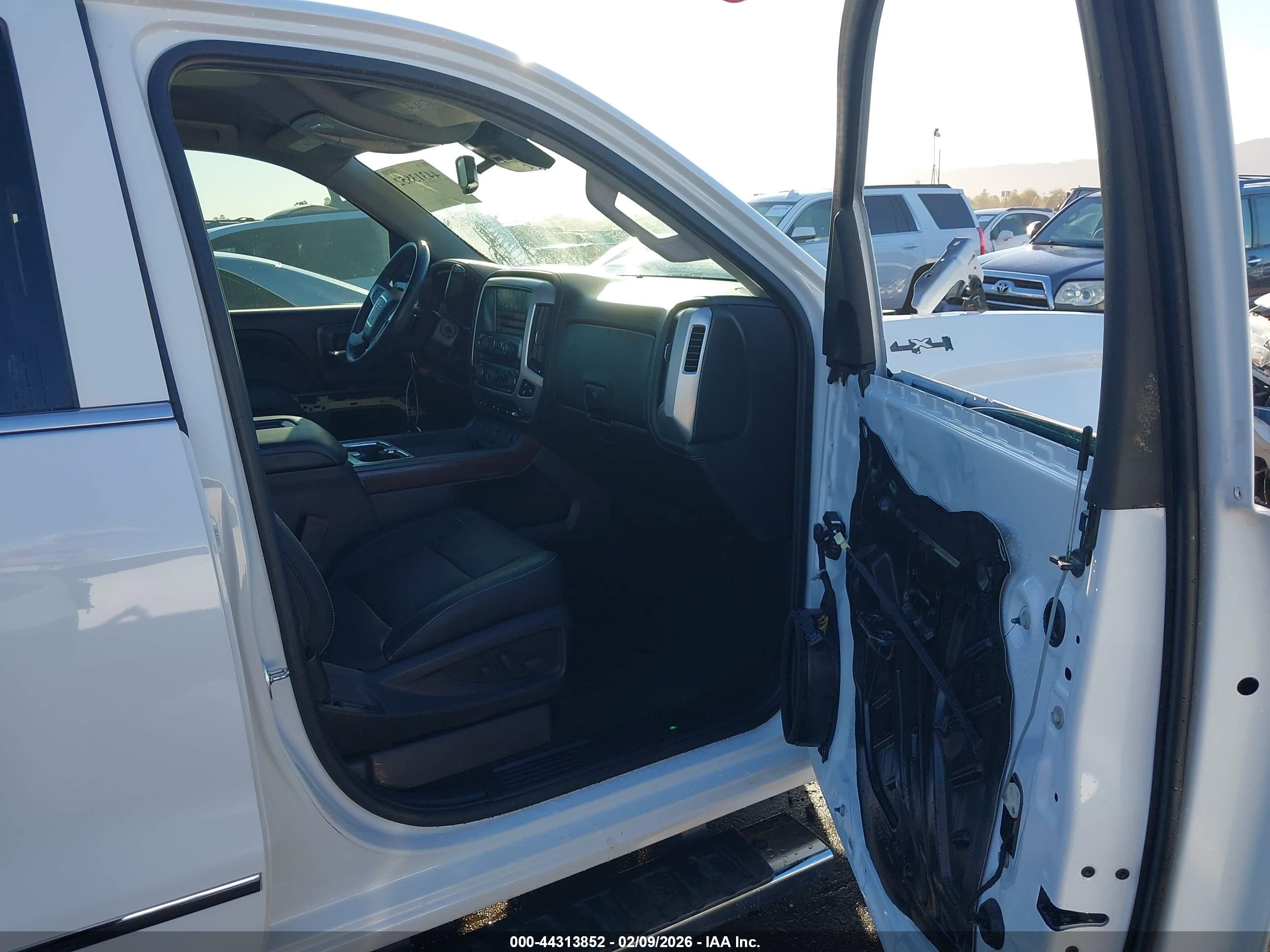 GMC SIERRA image 5