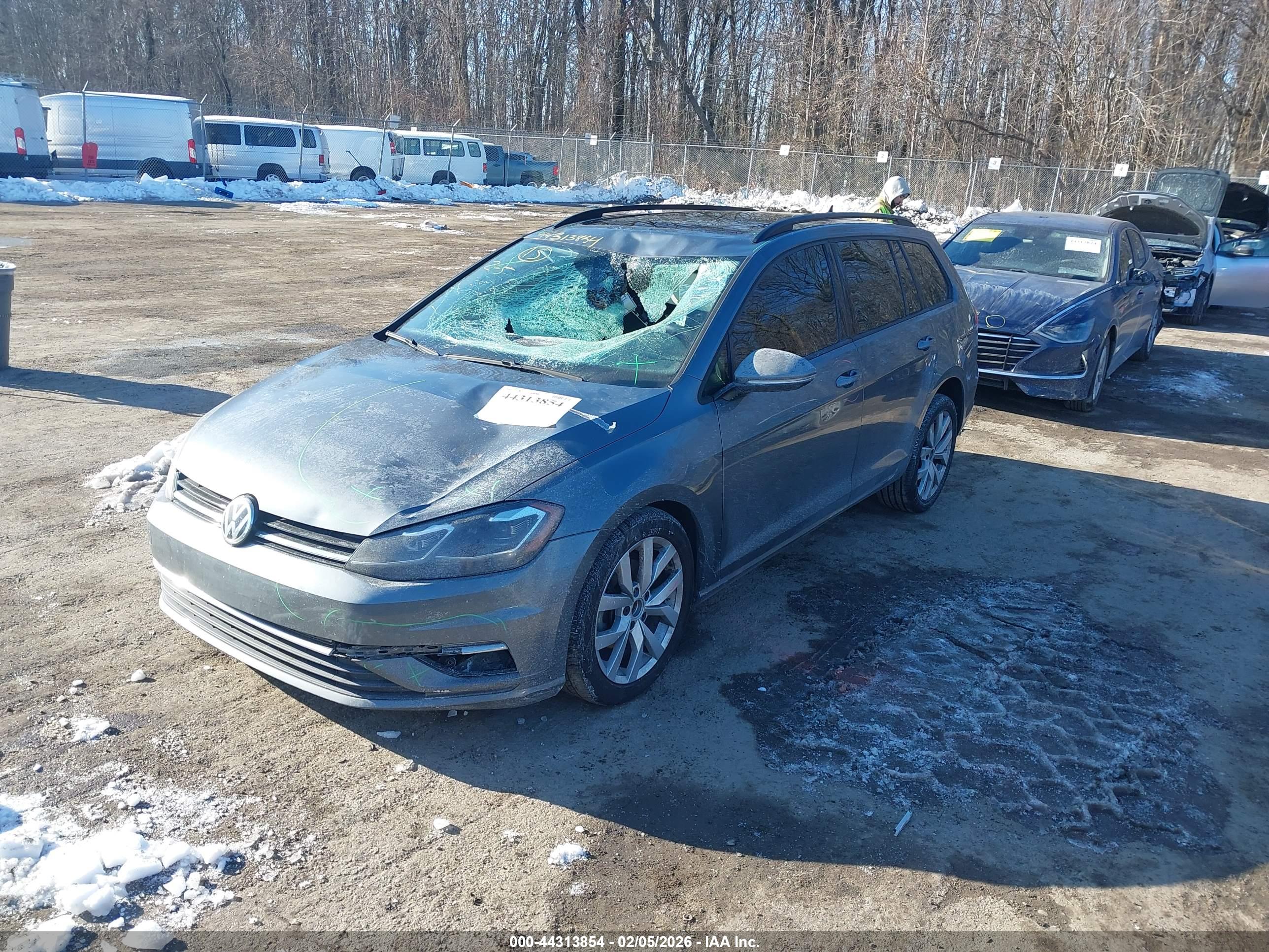 VOLKSWAGEN GOLF image 2