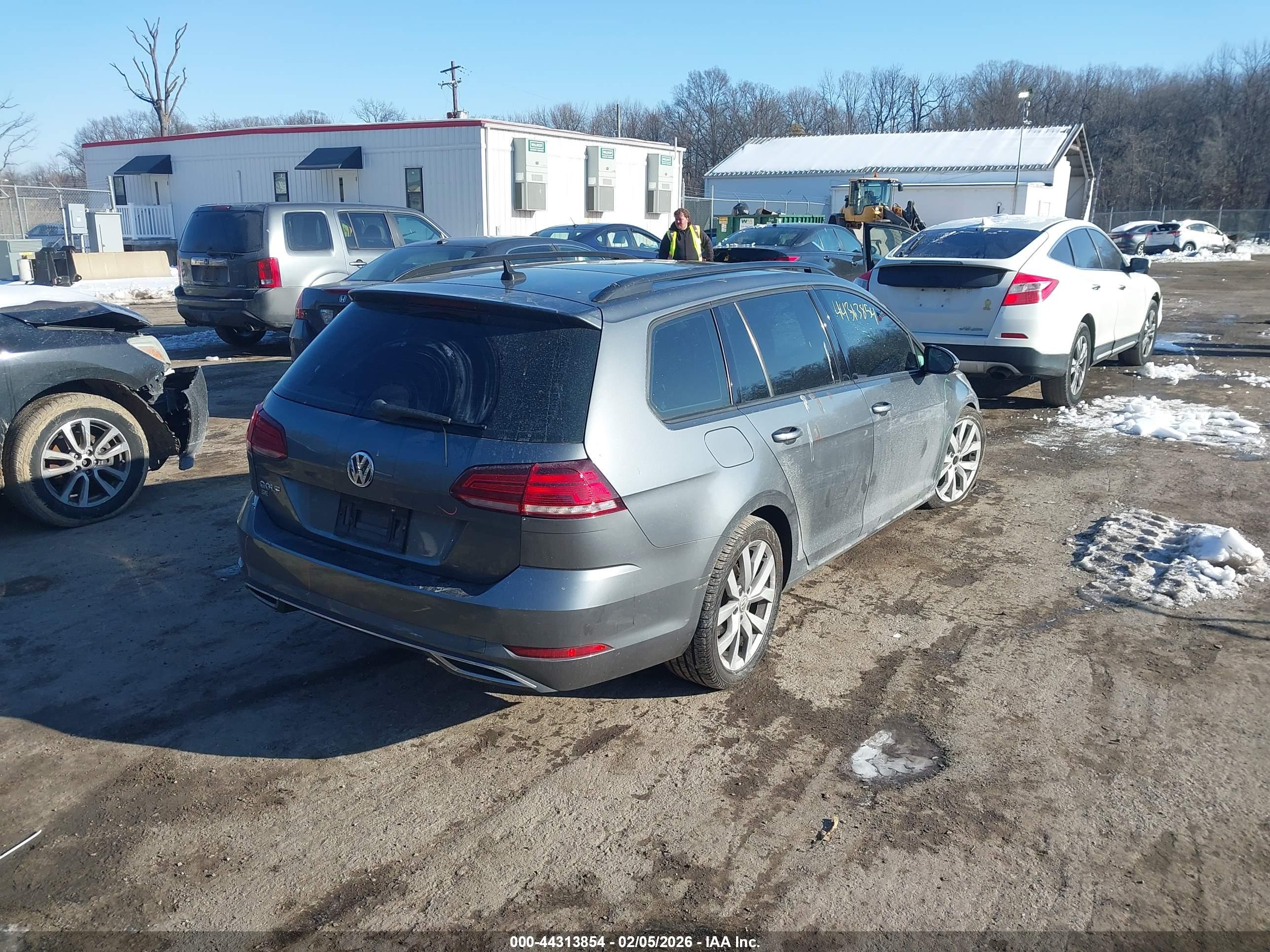 VOLKSWAGEN GOLF image 4
