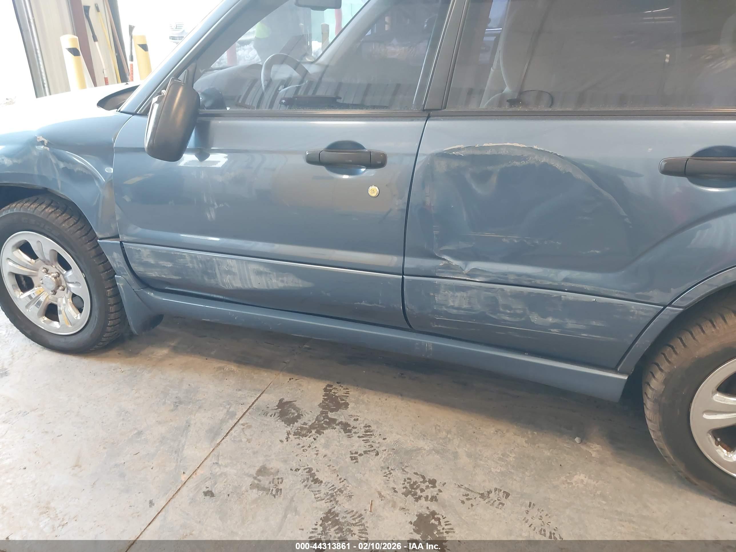 SUBARU FORESTER image 6