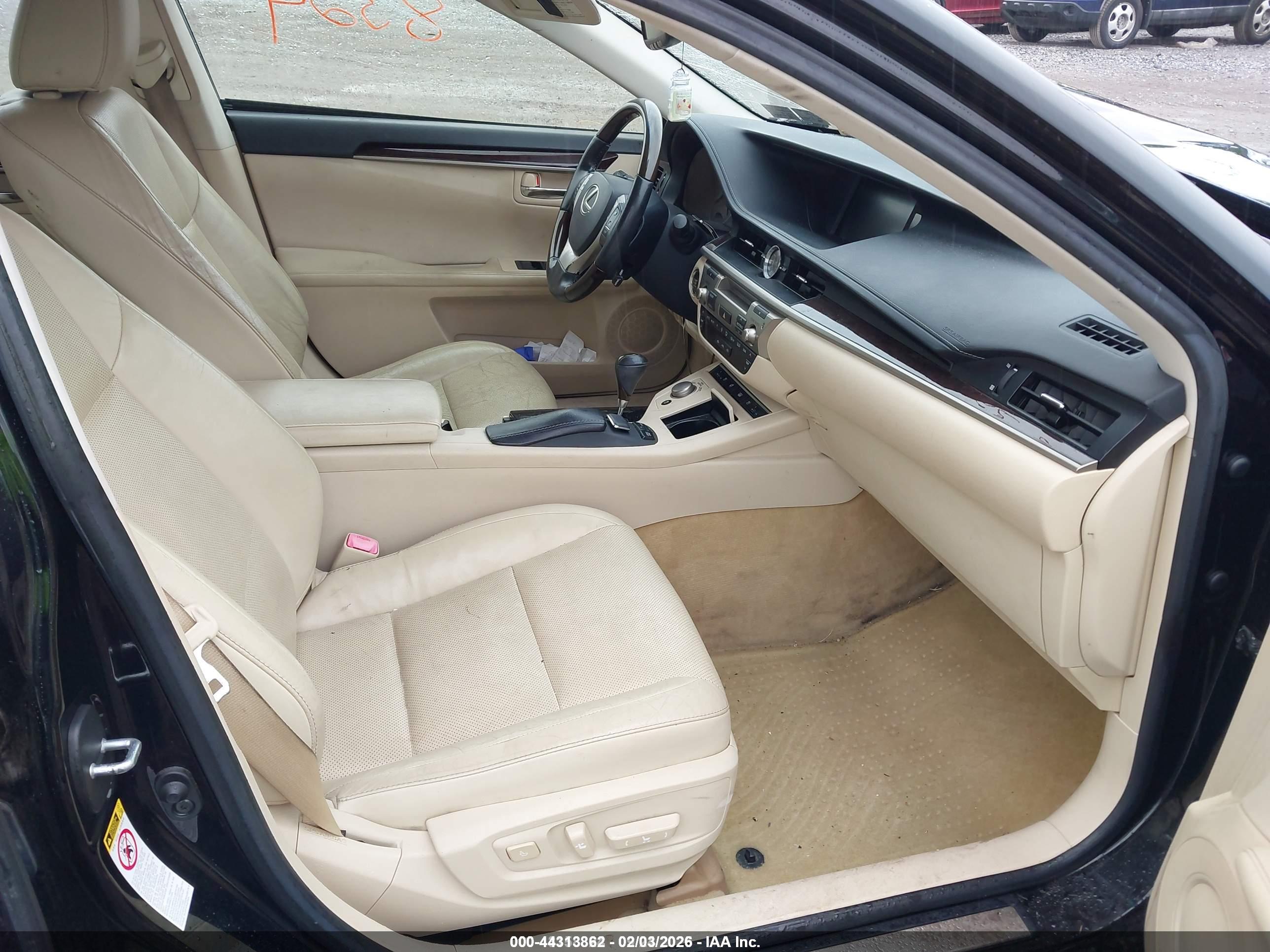 LEXUS ES image 5